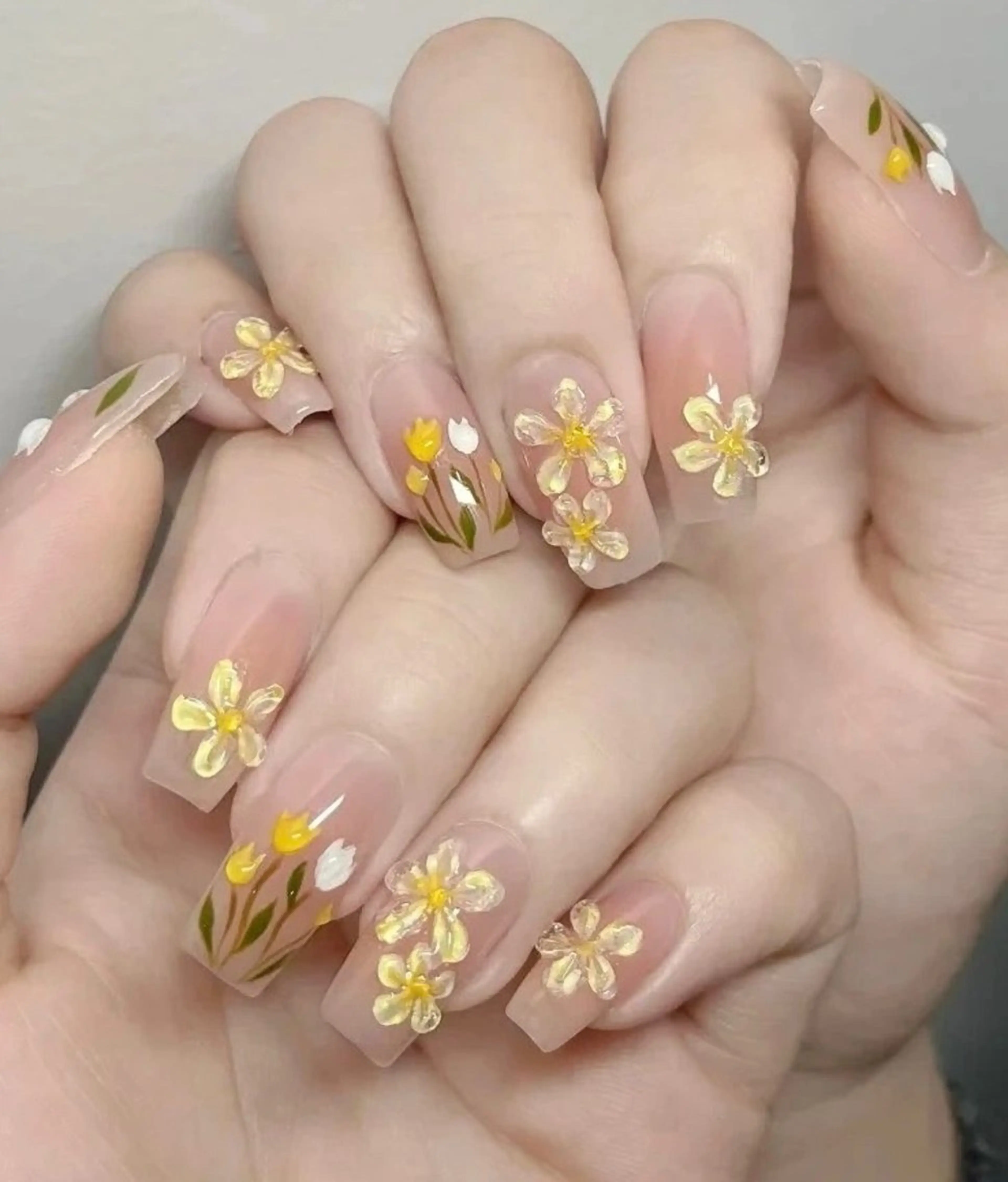 ネイル ハンドネイル AngelChris ビューティーサロンのネイルデザイン