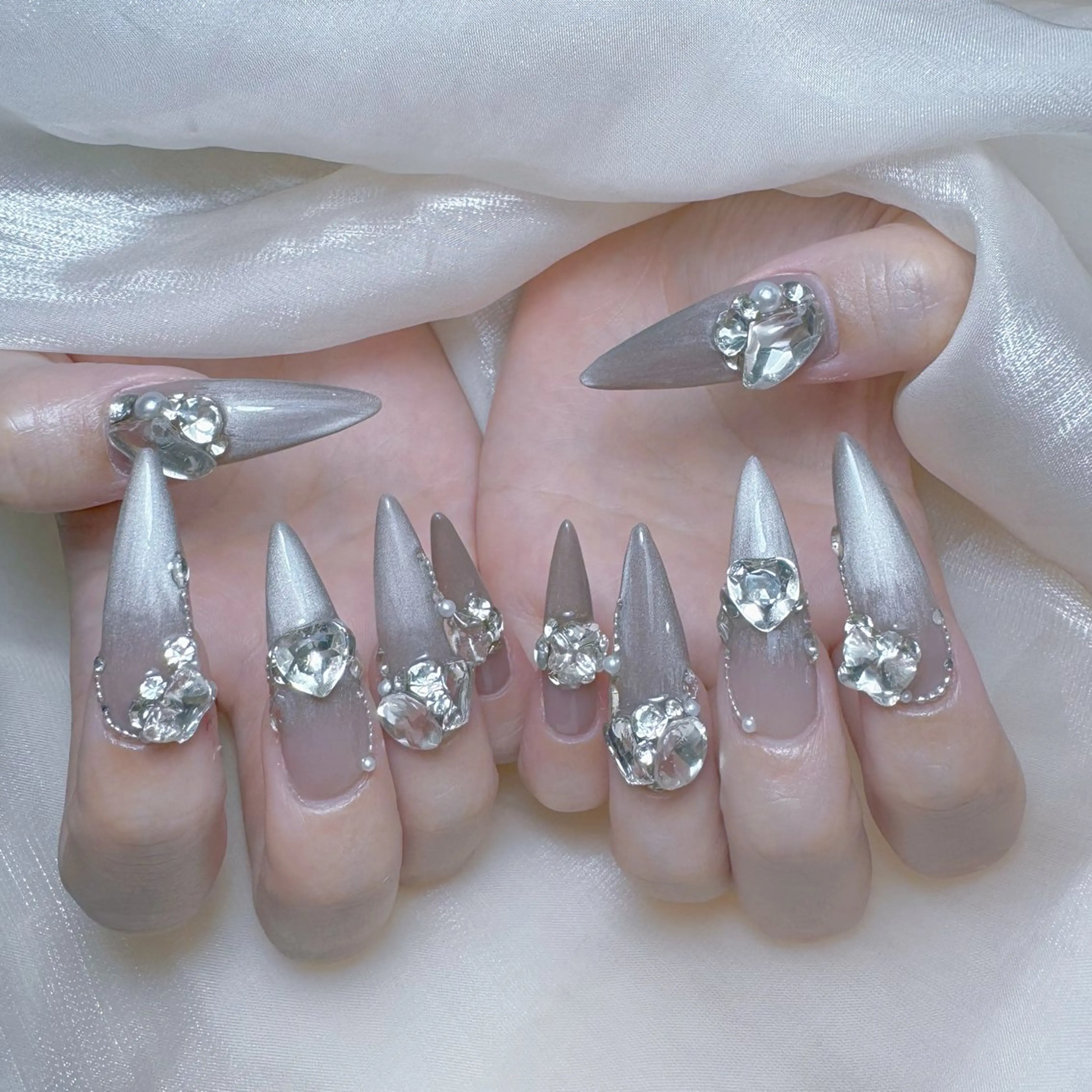 ネイル オーロラネイル フレンチネイル グラデーション ハート 韓国ネイル ハンドネイル Melody Nail所属・Melody  3D/スカルプ専門店のネイルデザイン