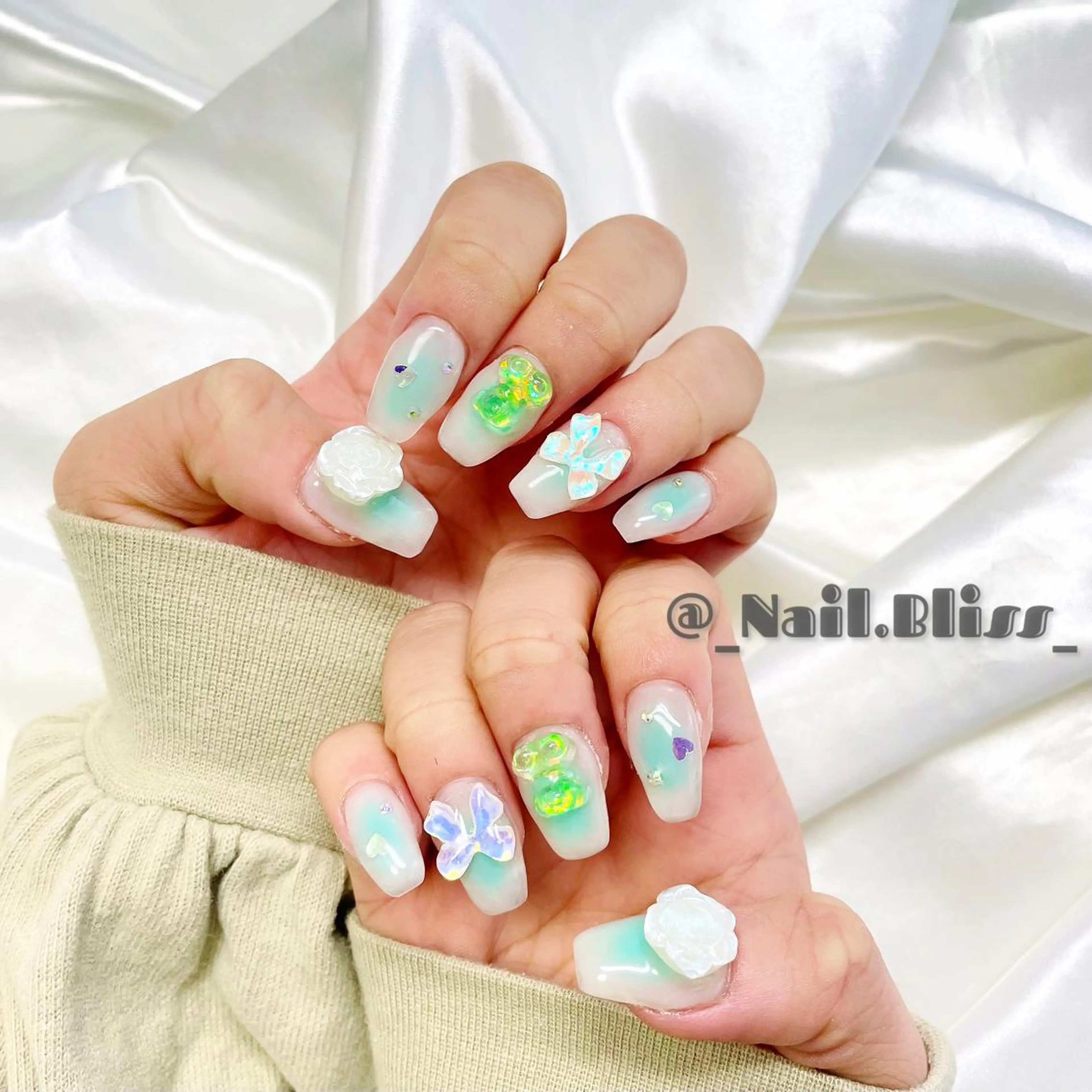 ネイル チークネイル グリーン ハンドネイル NAIL BLISSのネイルデザイン