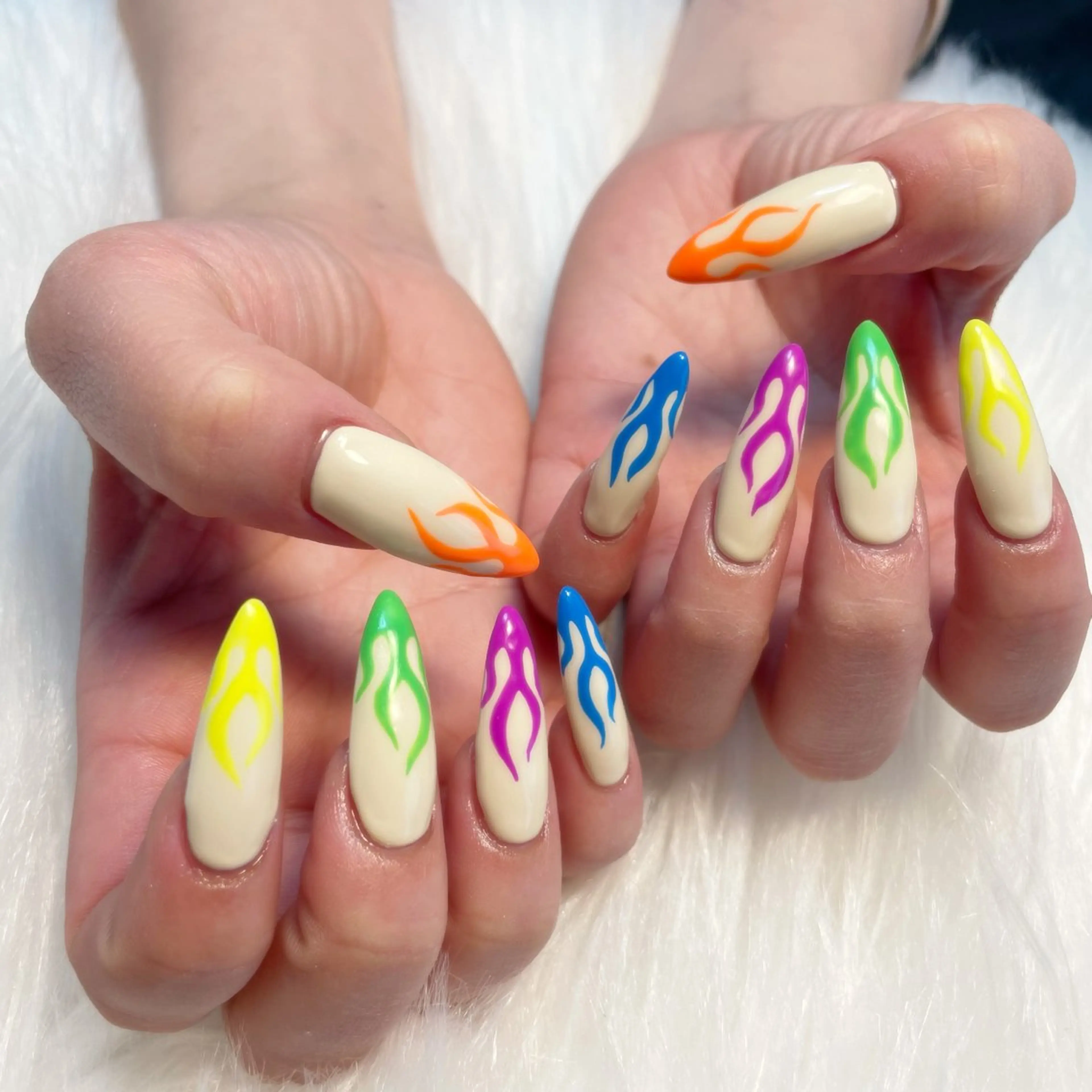 ネイル ハンドネイル ゴテゴテ💙ワンホン リオナのネイルデザイン