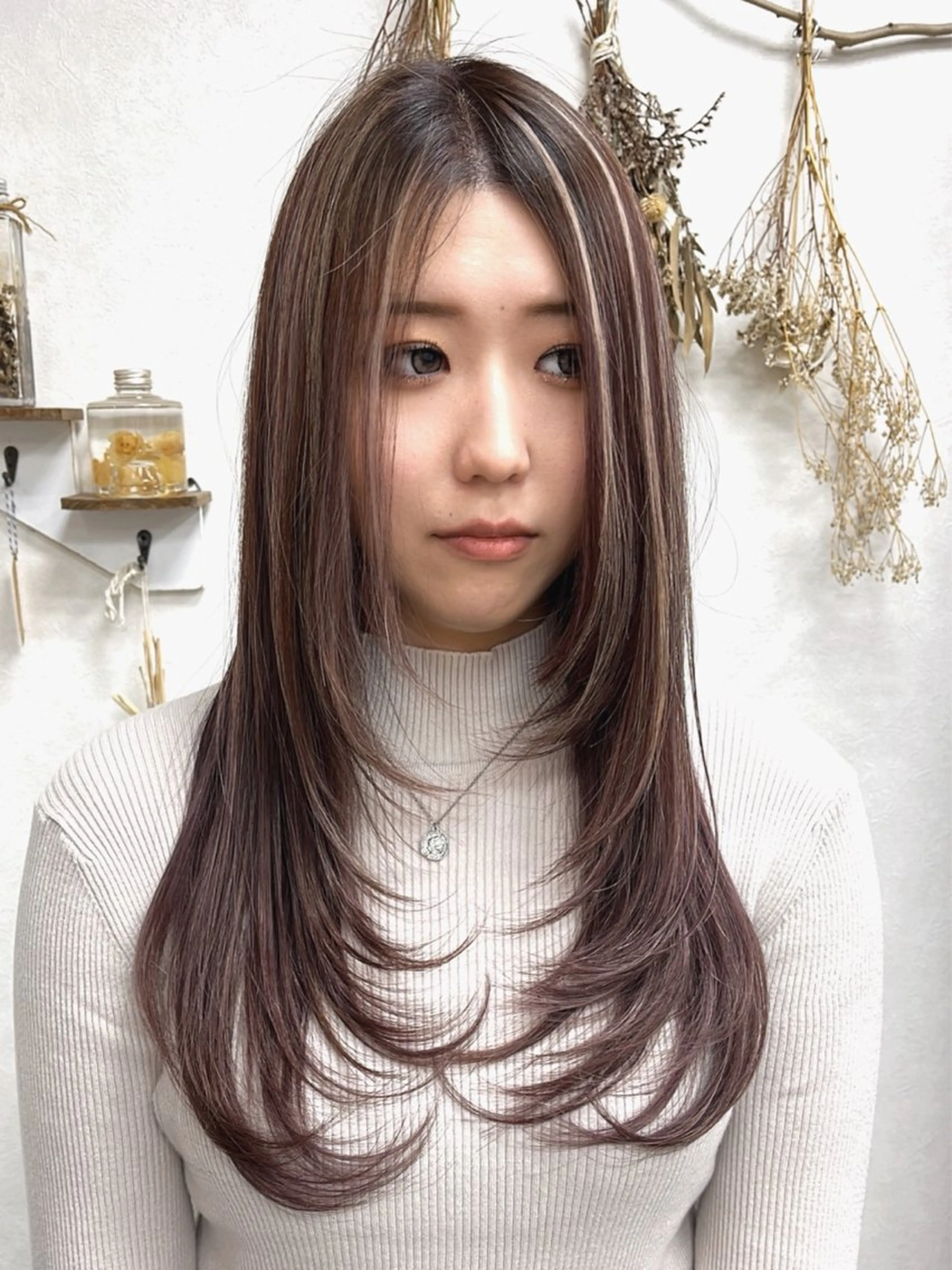 ロング ハイライト レイヤーカット ヘアカラー トリートメント Ring  by Moremuu所属・issy/ハイライト ハイトーン／レイヤーのヘアスタイル