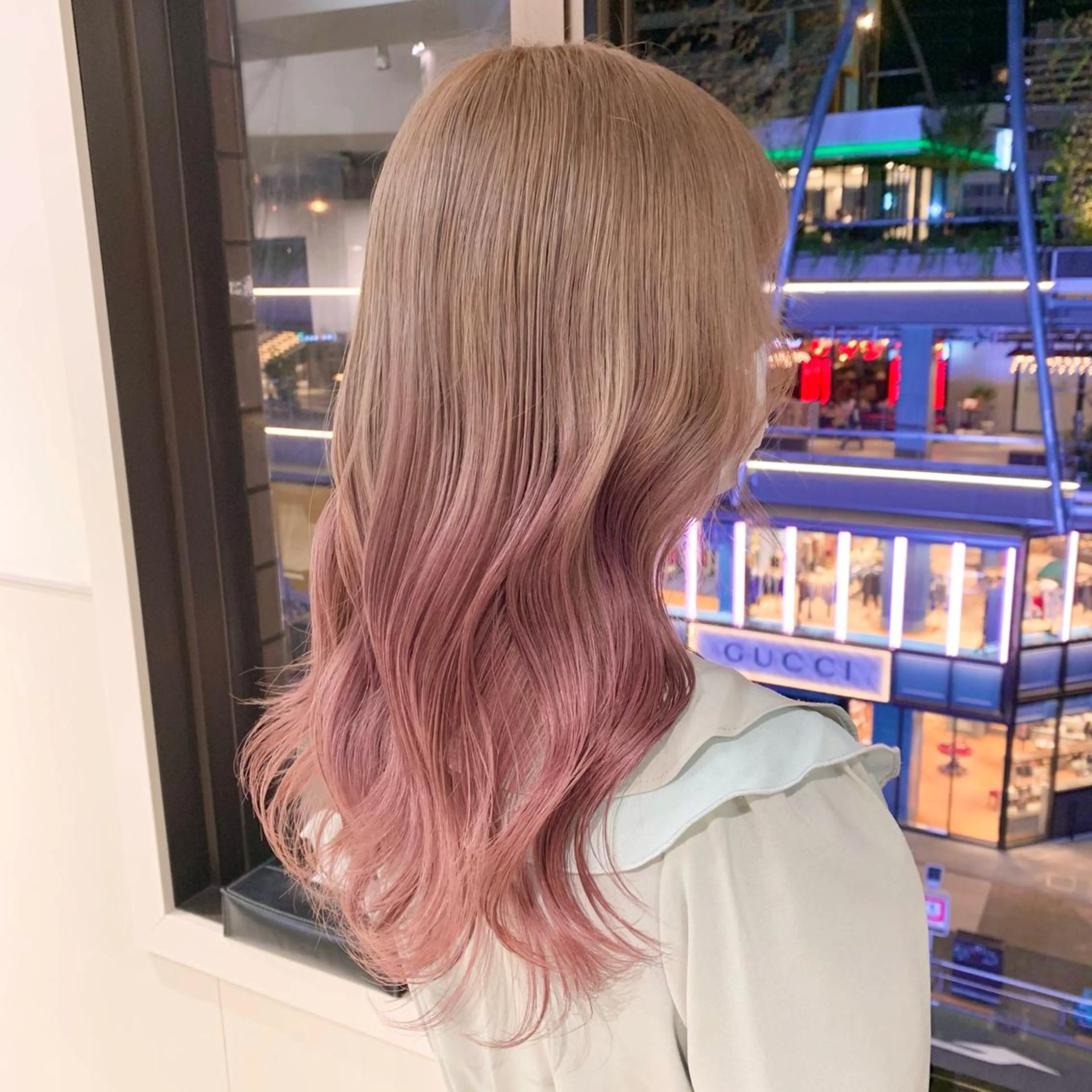 セミロング カラー raika .のヘアスタイル