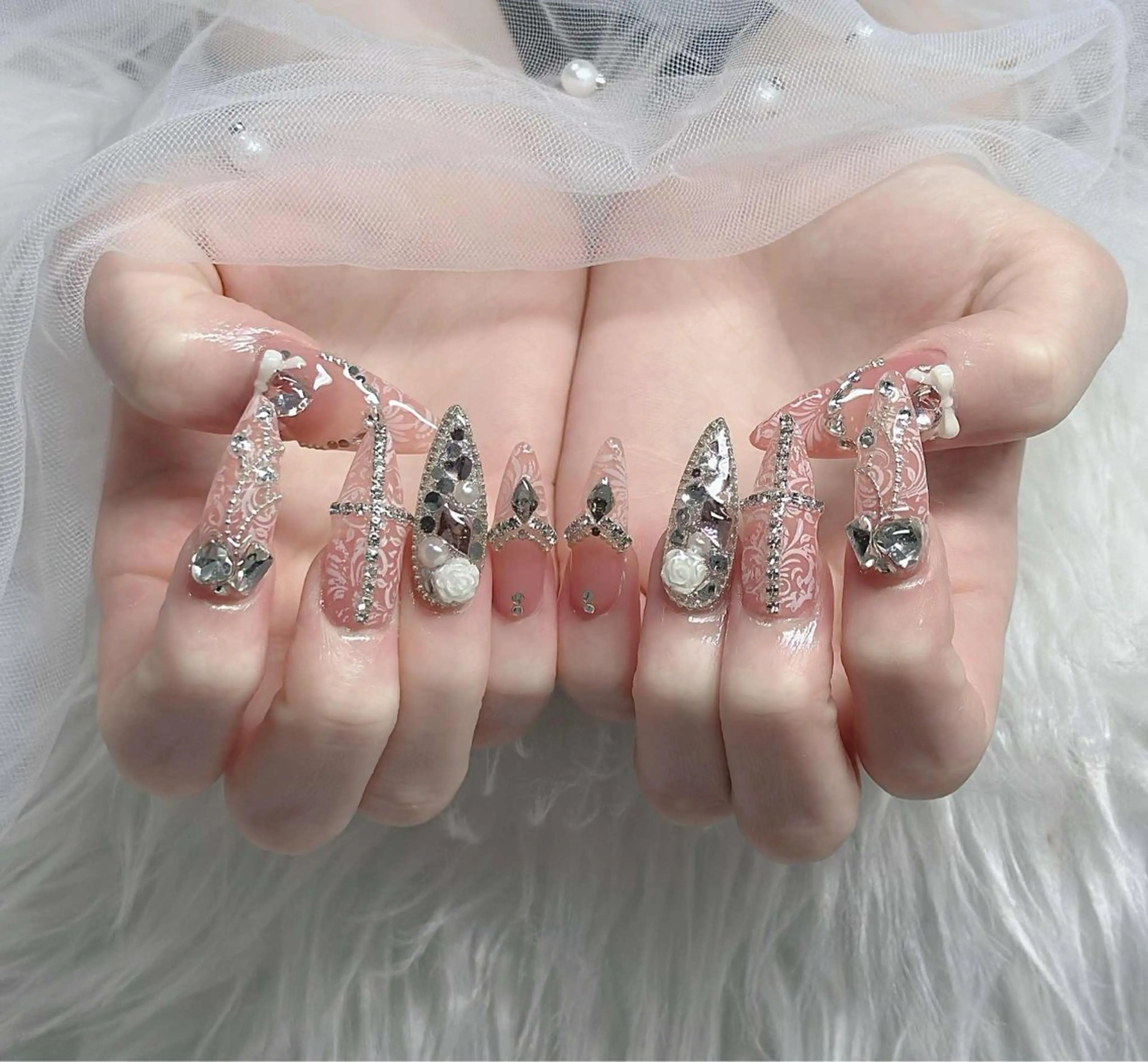 ネイル オーロラネイル フレンチネイル ジェルネイル ハロウィン キラキラネイル ハンドネイル H.baby Nail Salonのネイルデザイン