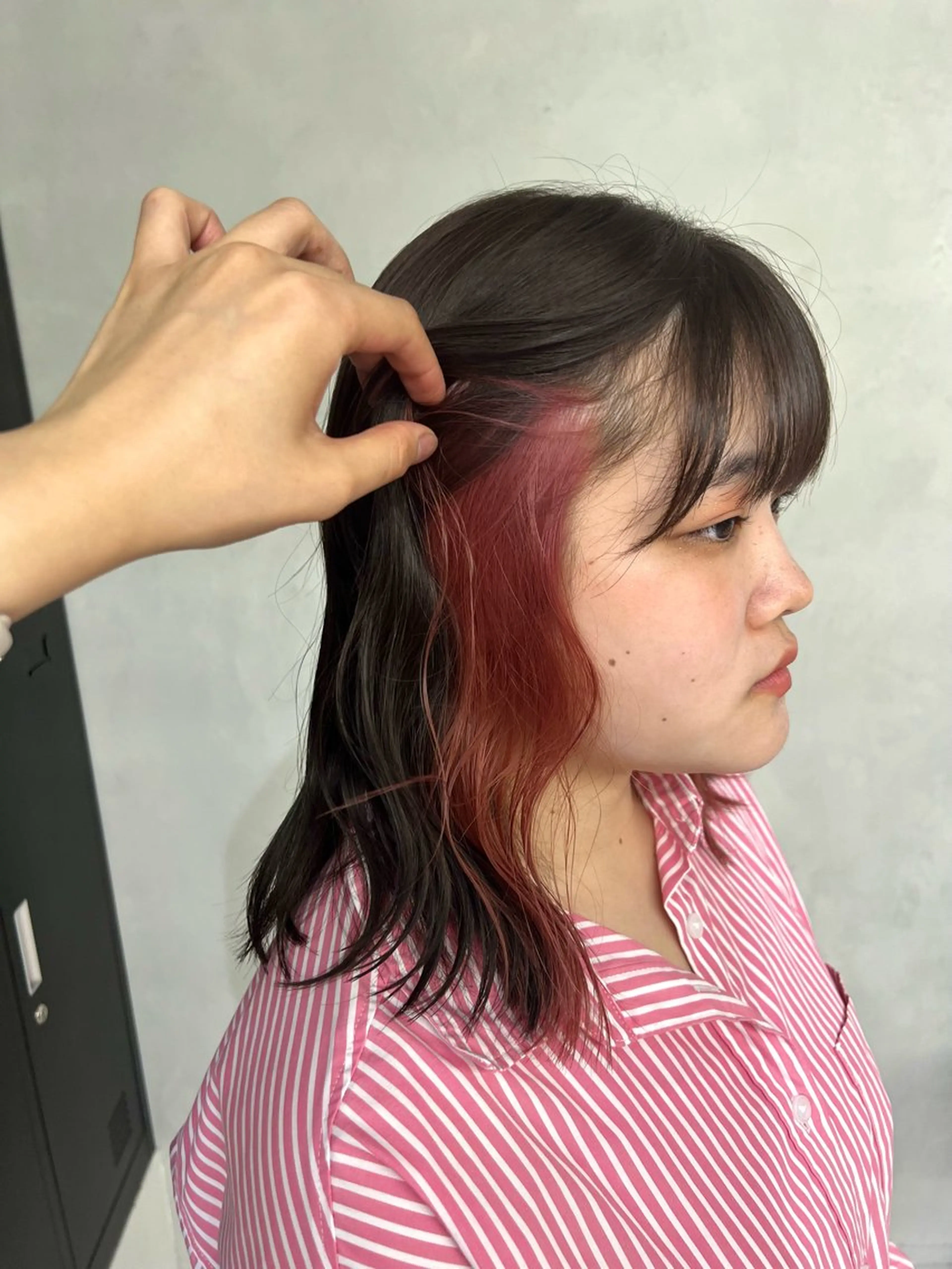 セミロング カラー 小森聖奈 韓国風レイヤーカットのヘアスタイル