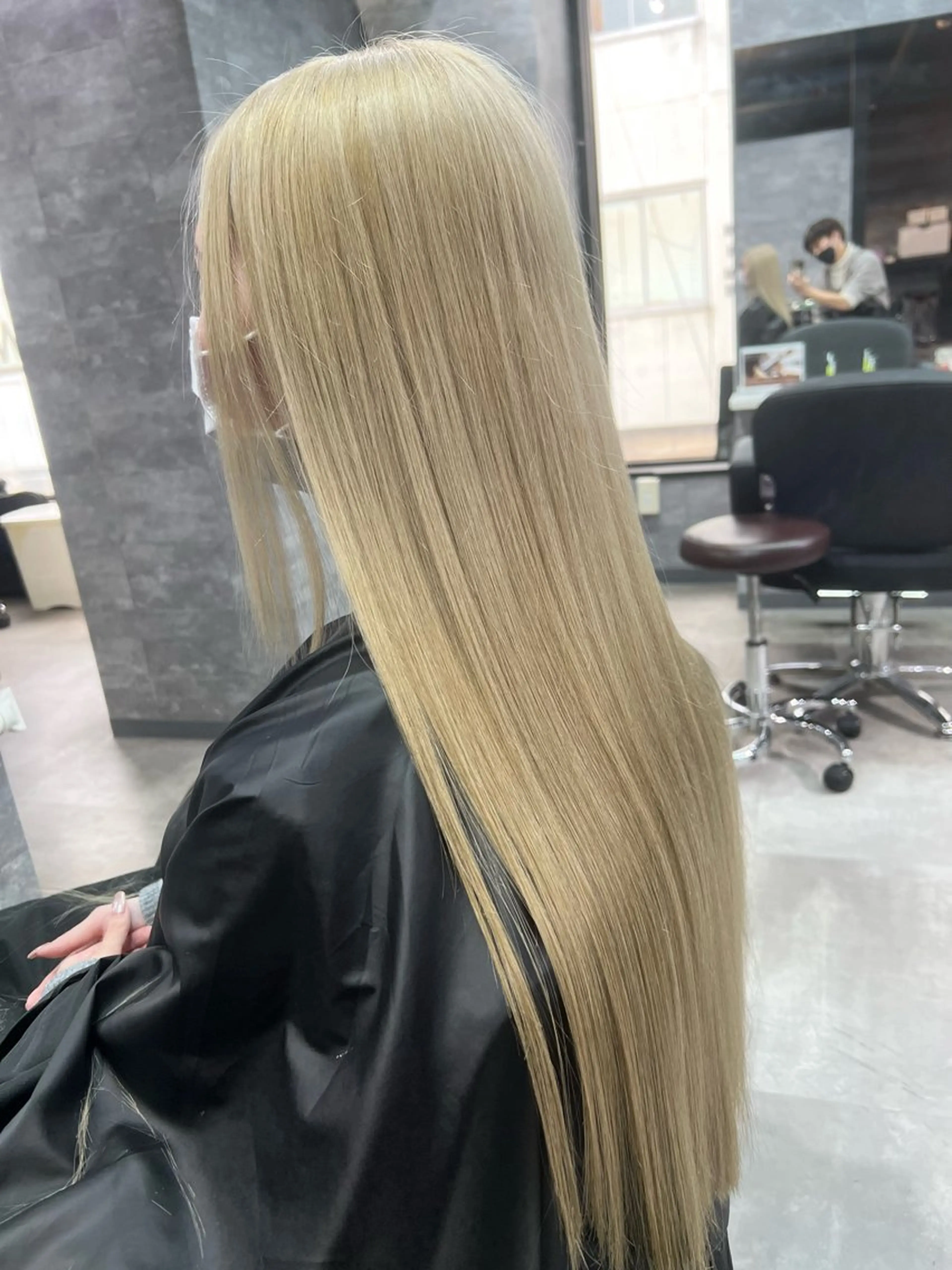 ロング カット ヘアカラー トリートメント RAISE by_WHITEのヘアスタイル