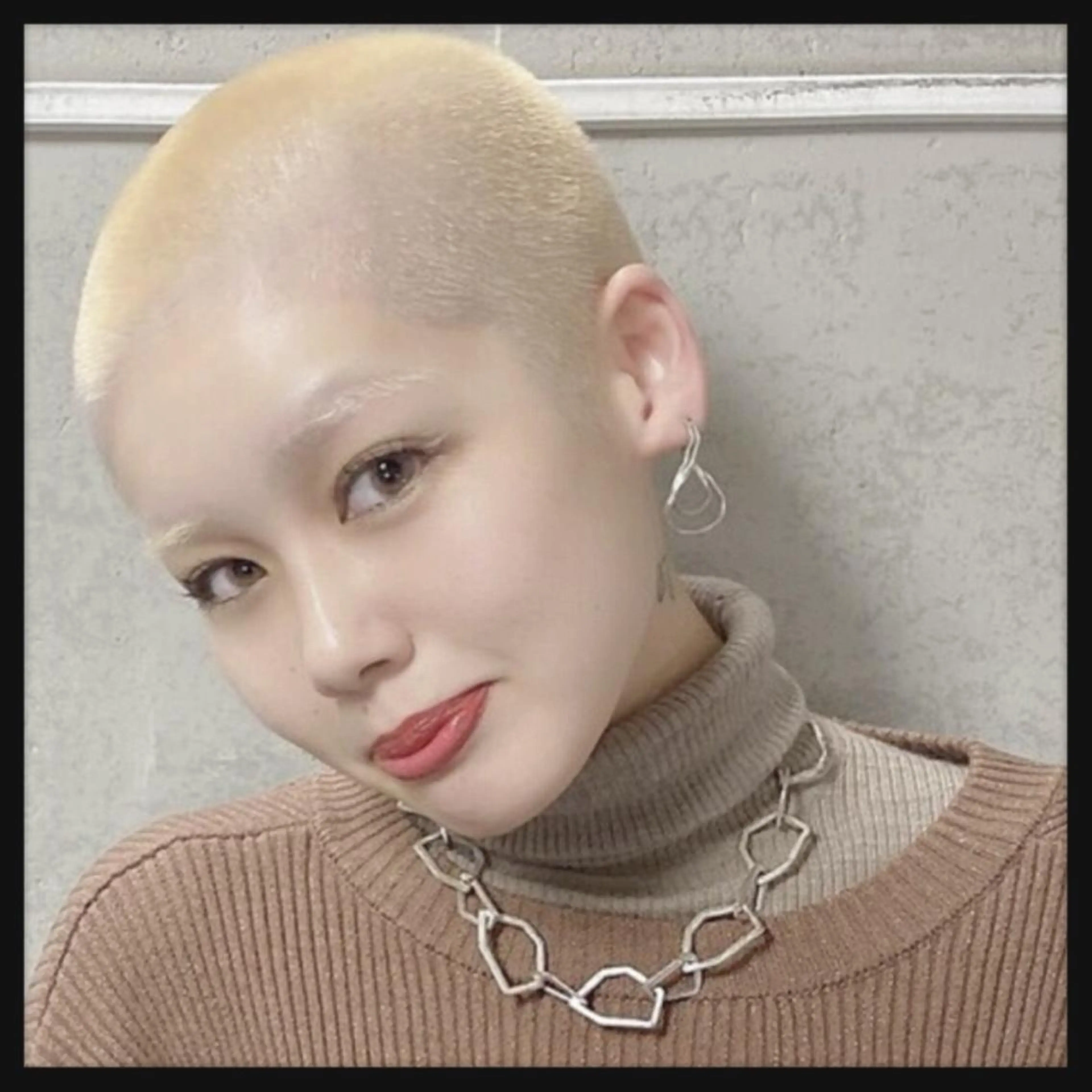 ショート カラー パーマ ヘアアレンジ メンズ キッズ ネイル マツエク・マツパ アイブロウ カット ヘアカラー トリートメント ヘアセット ☃️髪質改善🉐割✨ ❄️“ever”❄️のヘアスタイル