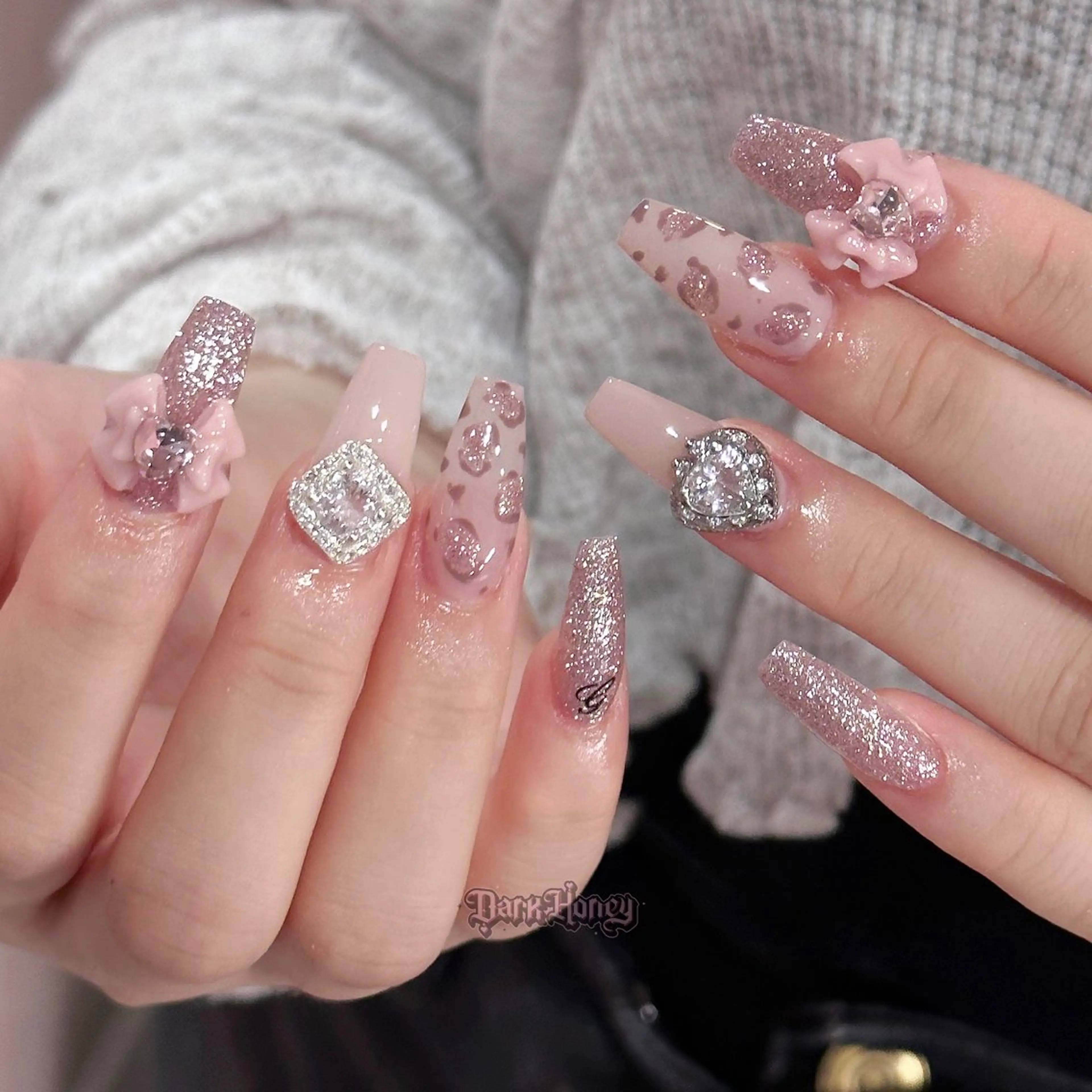 ネイル Dark honey スカルプ専門原宿店のネイルデザイン