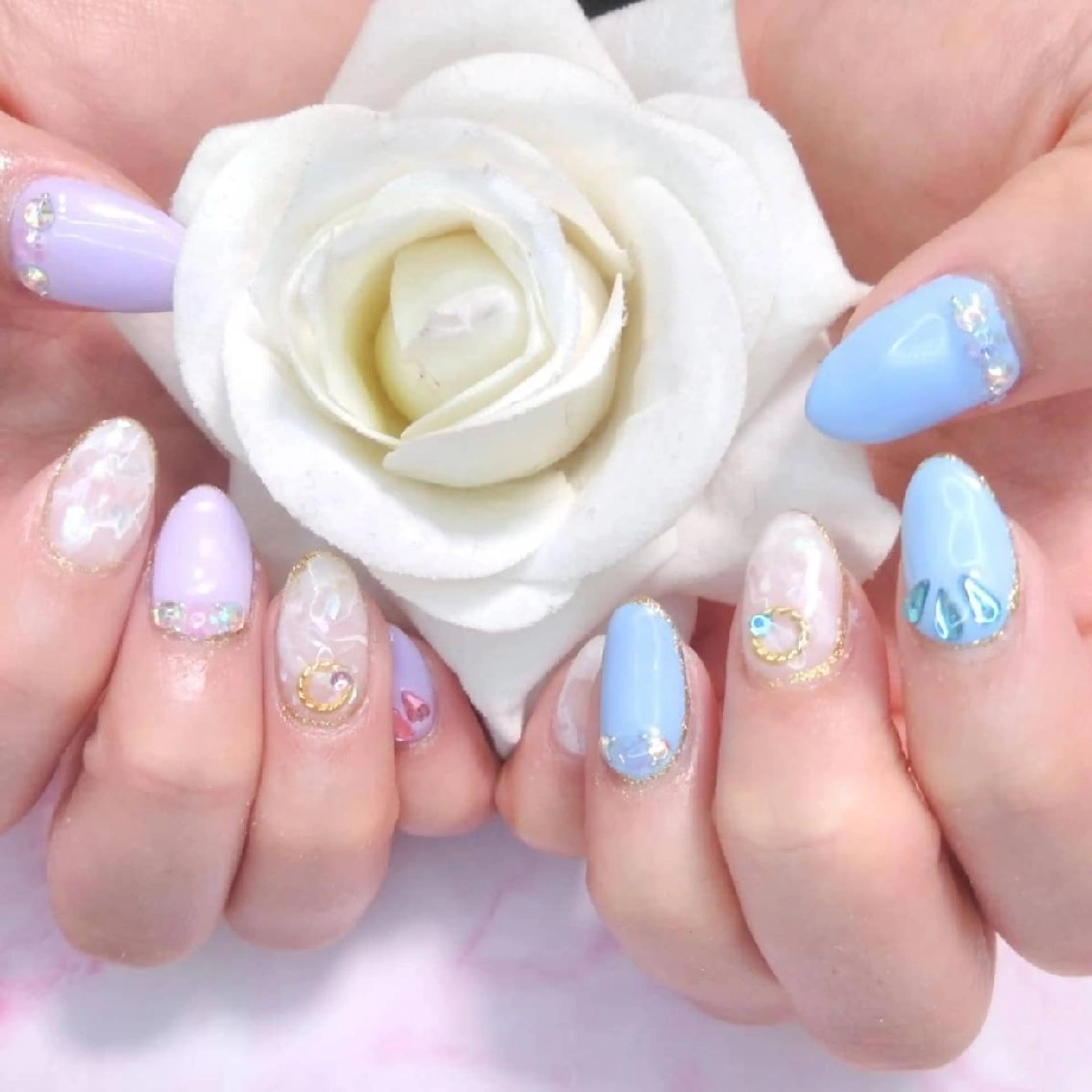 ネイル エステとネイル ローズコンフォートのネイルデザイン