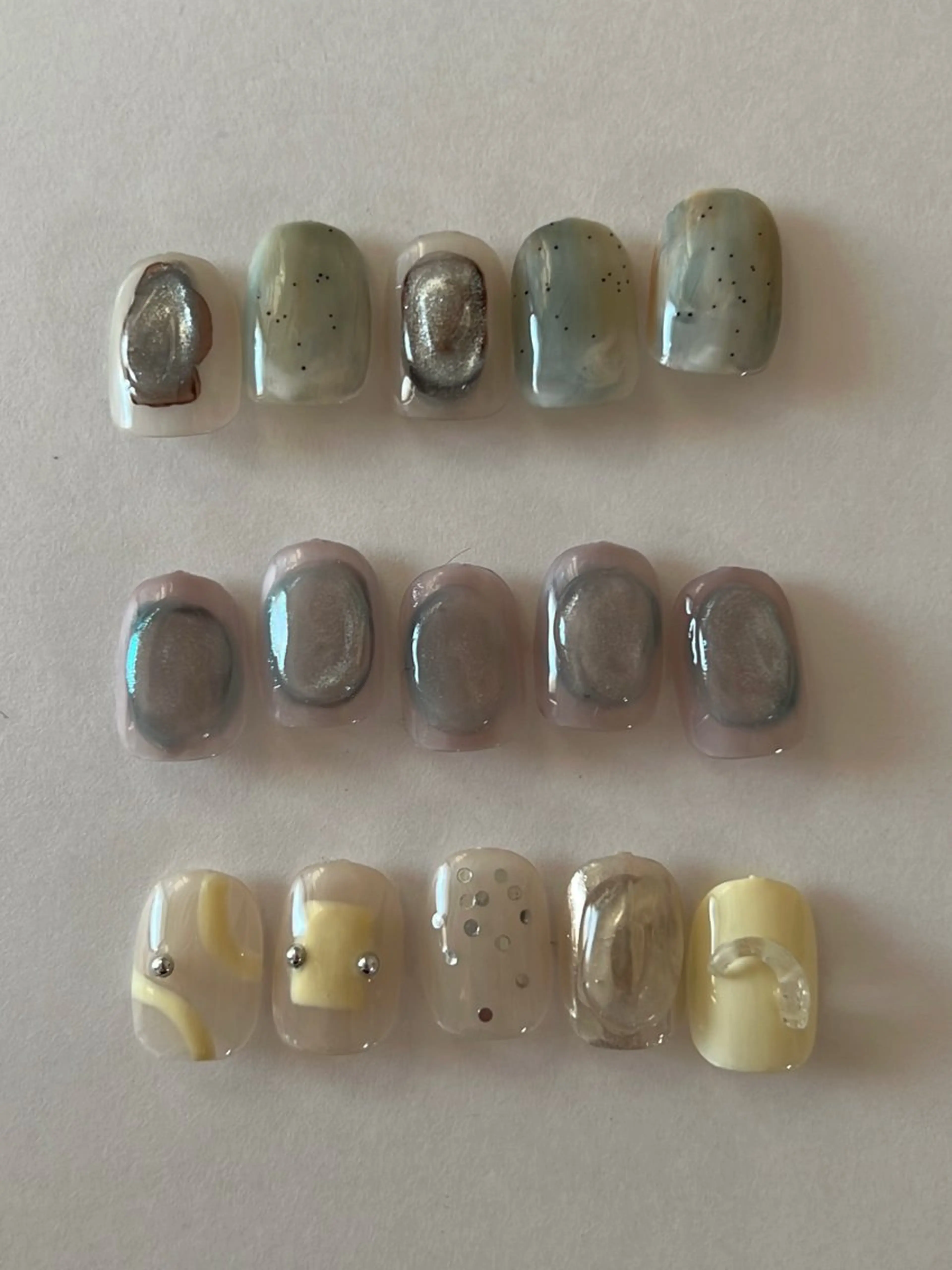 ネイル ハンドネイル une／YUKINA 🫧大人nuanceのネイルデザイン