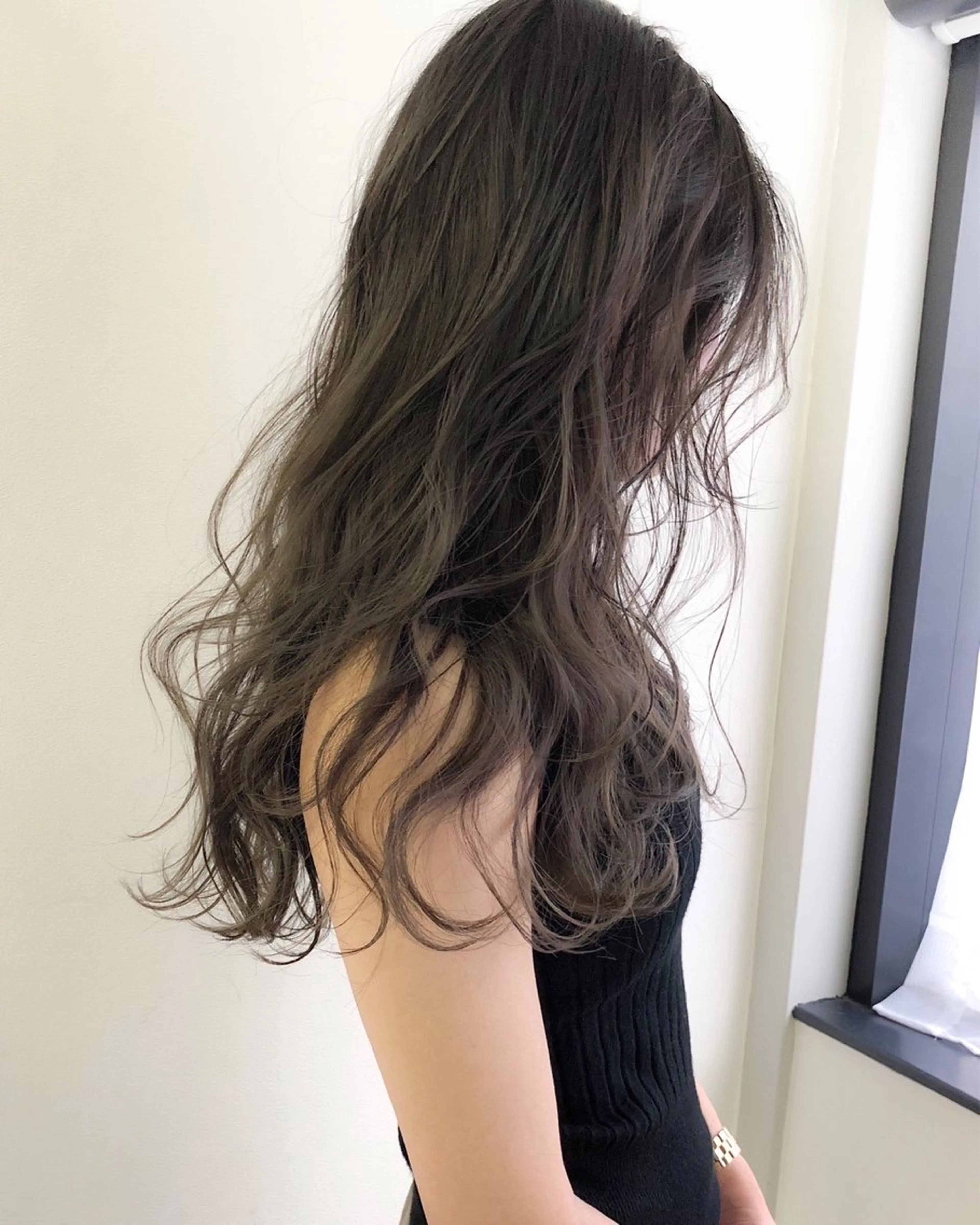 カラー ベージュカラー ブラウンカラー ブラウンベージュ 透明感カラー フォギーベージュ 辺見 葵のヘアスタイル