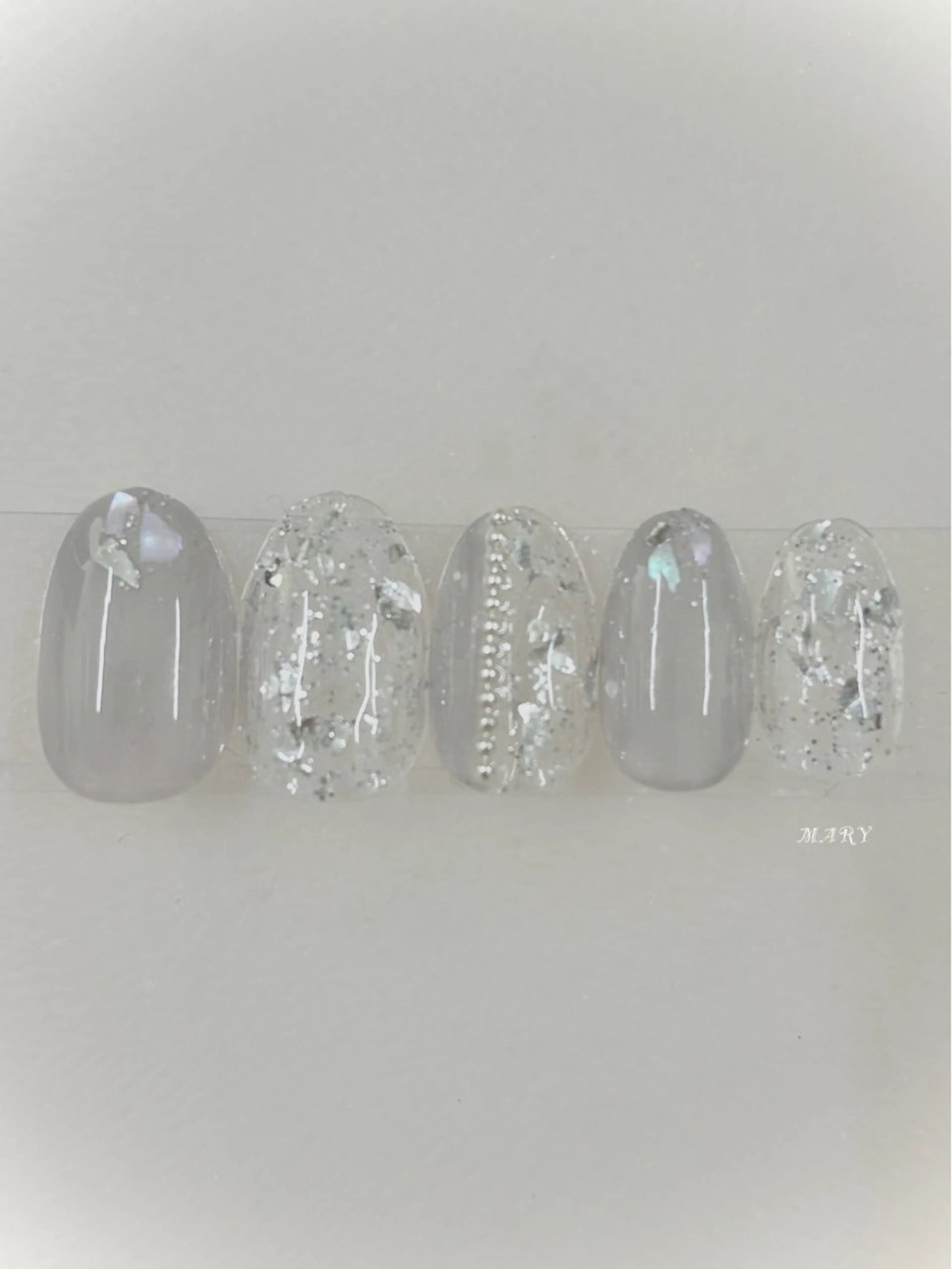 ネイル キラキラネイル ニュアンスネイル シルバー 夏ネイル ハンドネイル Mary nail所属・Mary nail .narumiのネイルデザイン
