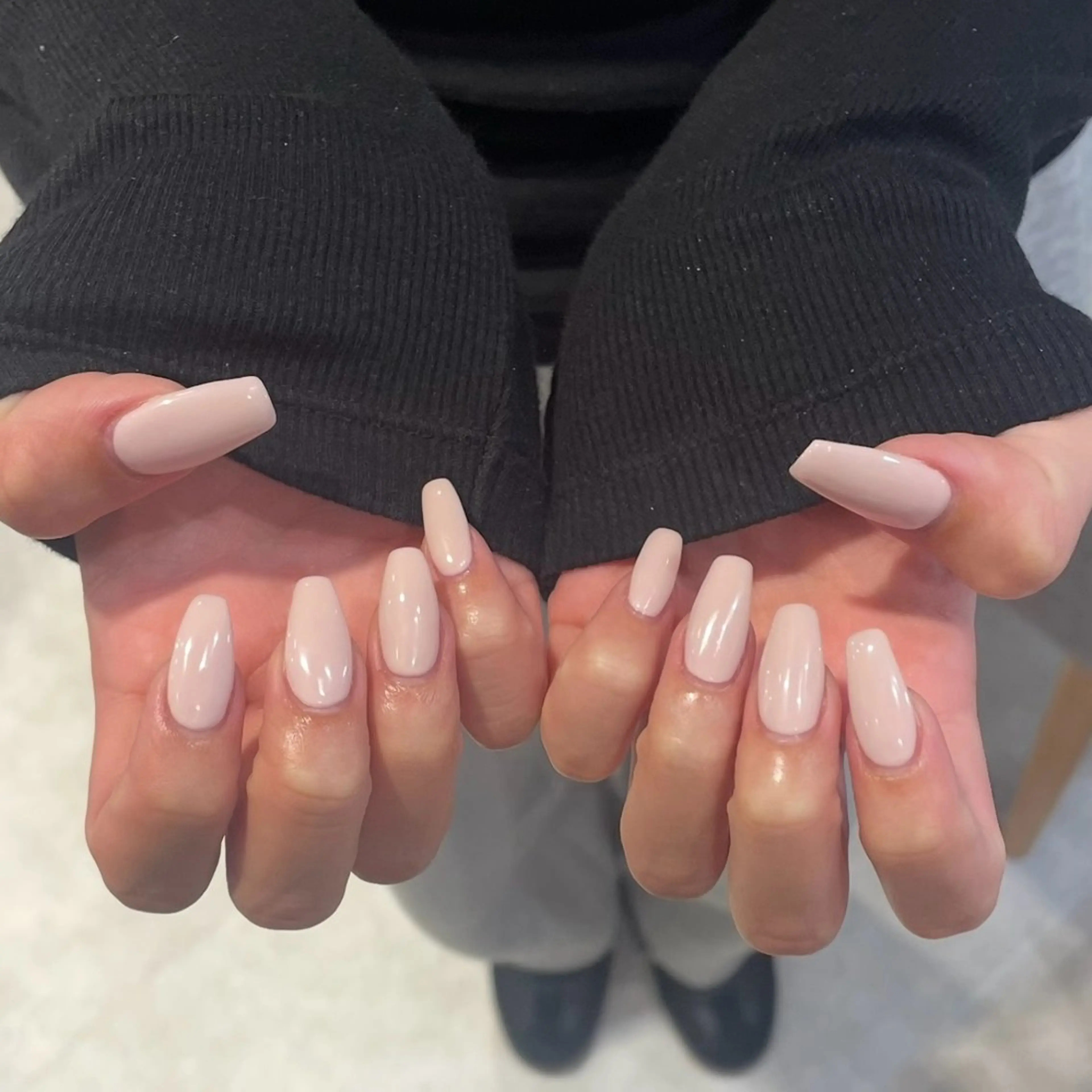 ネイル ハンドネイル 𝑟𝑖𝑠𝑎 🕯‎🤍のネイルデザイン