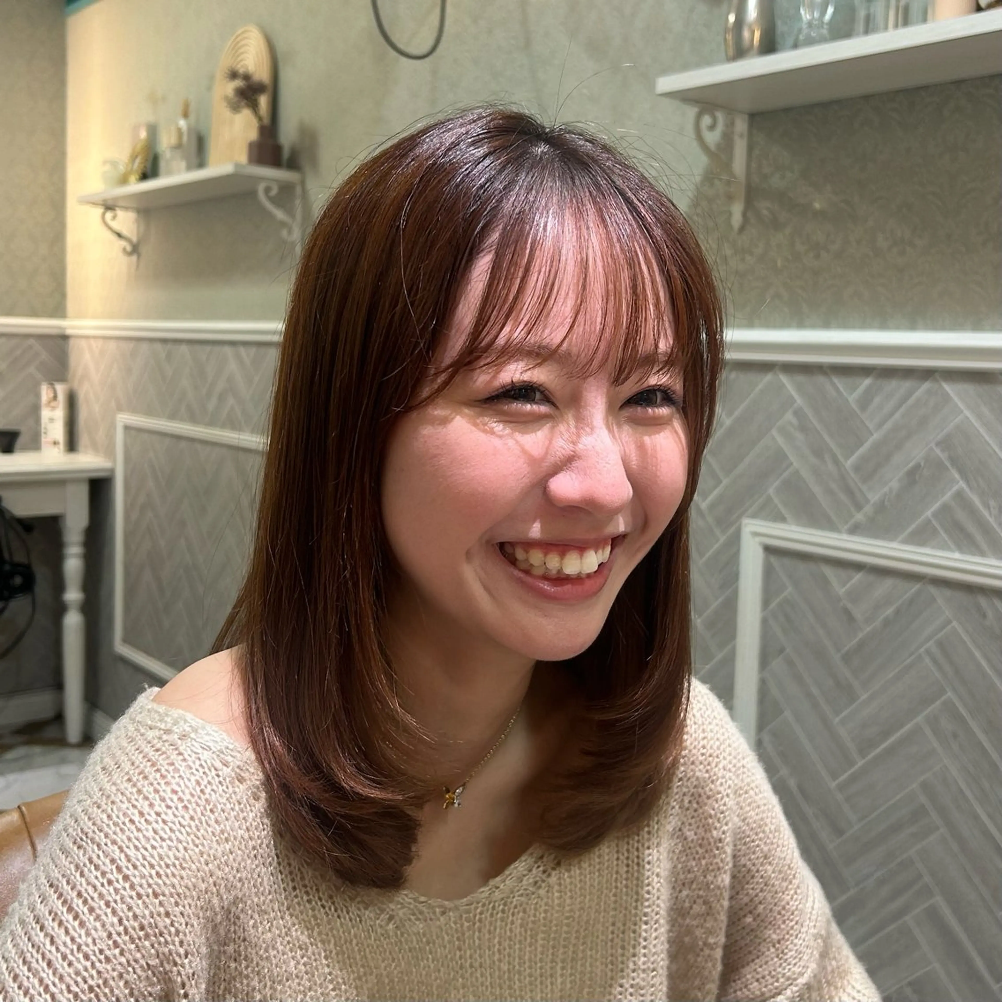 ミディアム Momo/海外ヘア /レイヤー/艶カラーのヘアスタイル