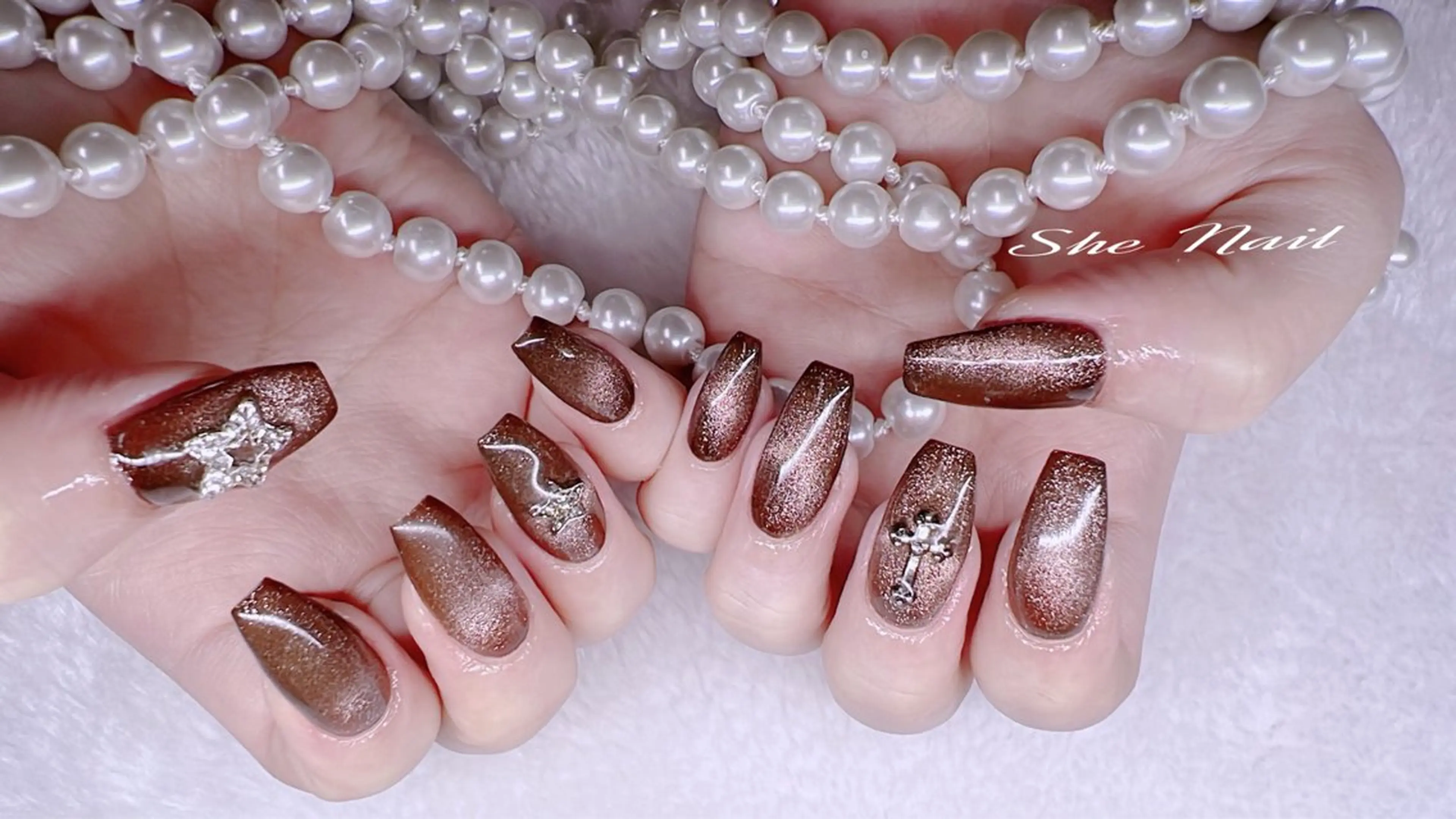 ネイル チークネイル 長さ出し フレンチネイル ハート キラキラネイル ハンドネイル She   Nail所属・ISA_ BELLAのネイルデザイン