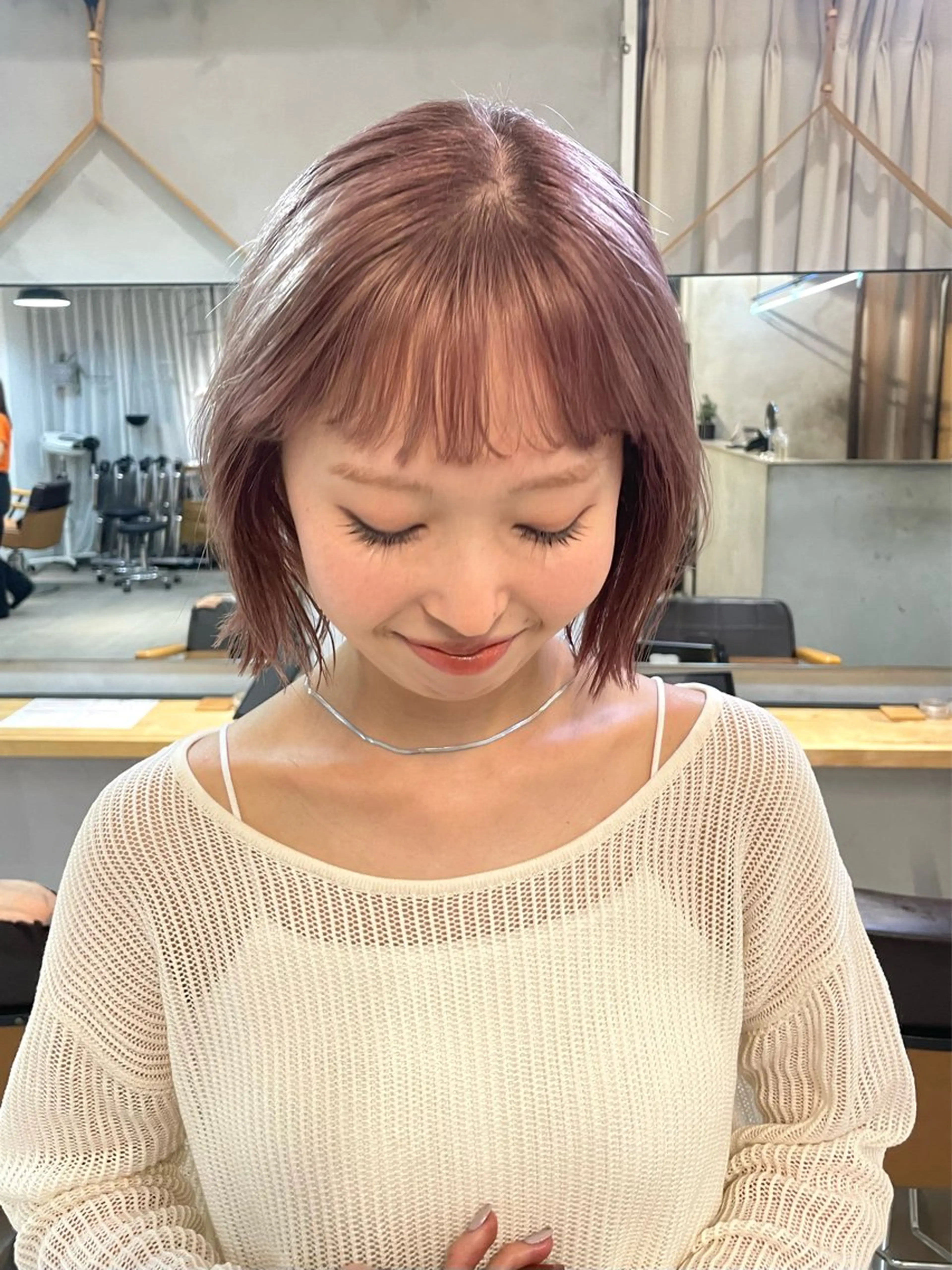 ショート カラー カット ヘアカラー トリートメント ミルクティー× グレージュMOMOのヘアスタイル