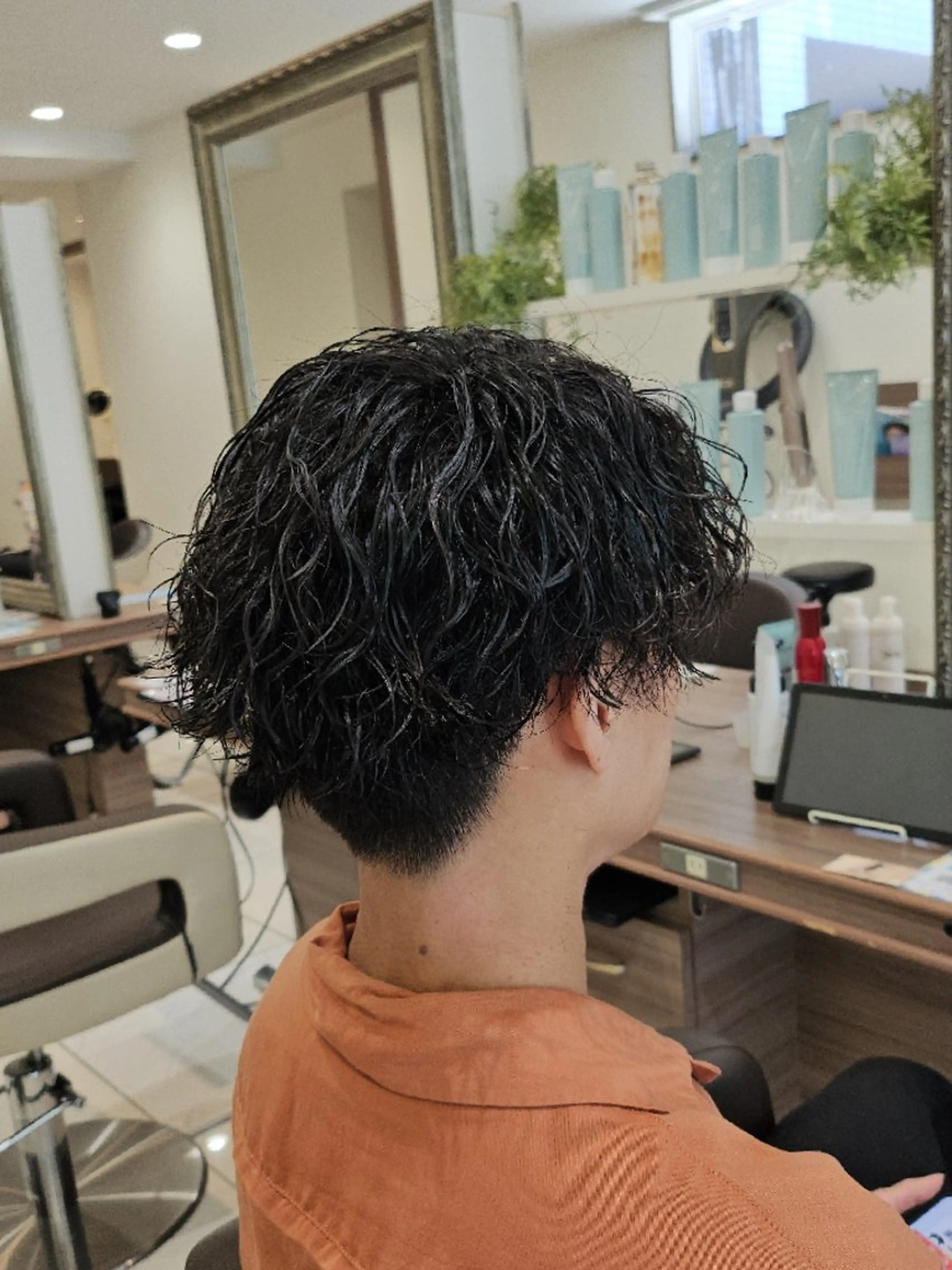 ショート メンズ パーマ カット パーマ トリートメント ナチュラル暖色カラー 🤎 佐藤栞のヘアスタイル