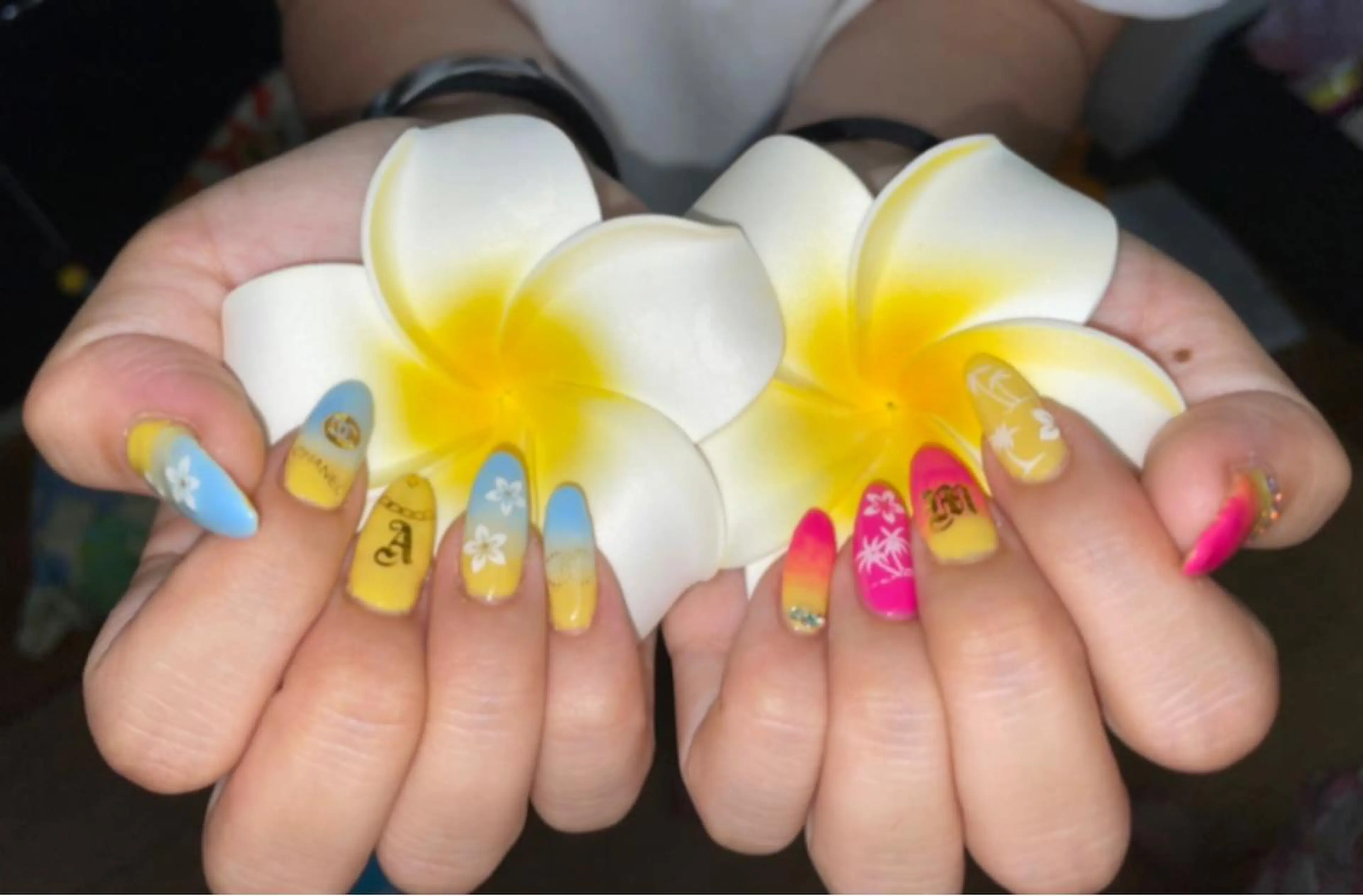 ロング see love gritterのネイルデザイン