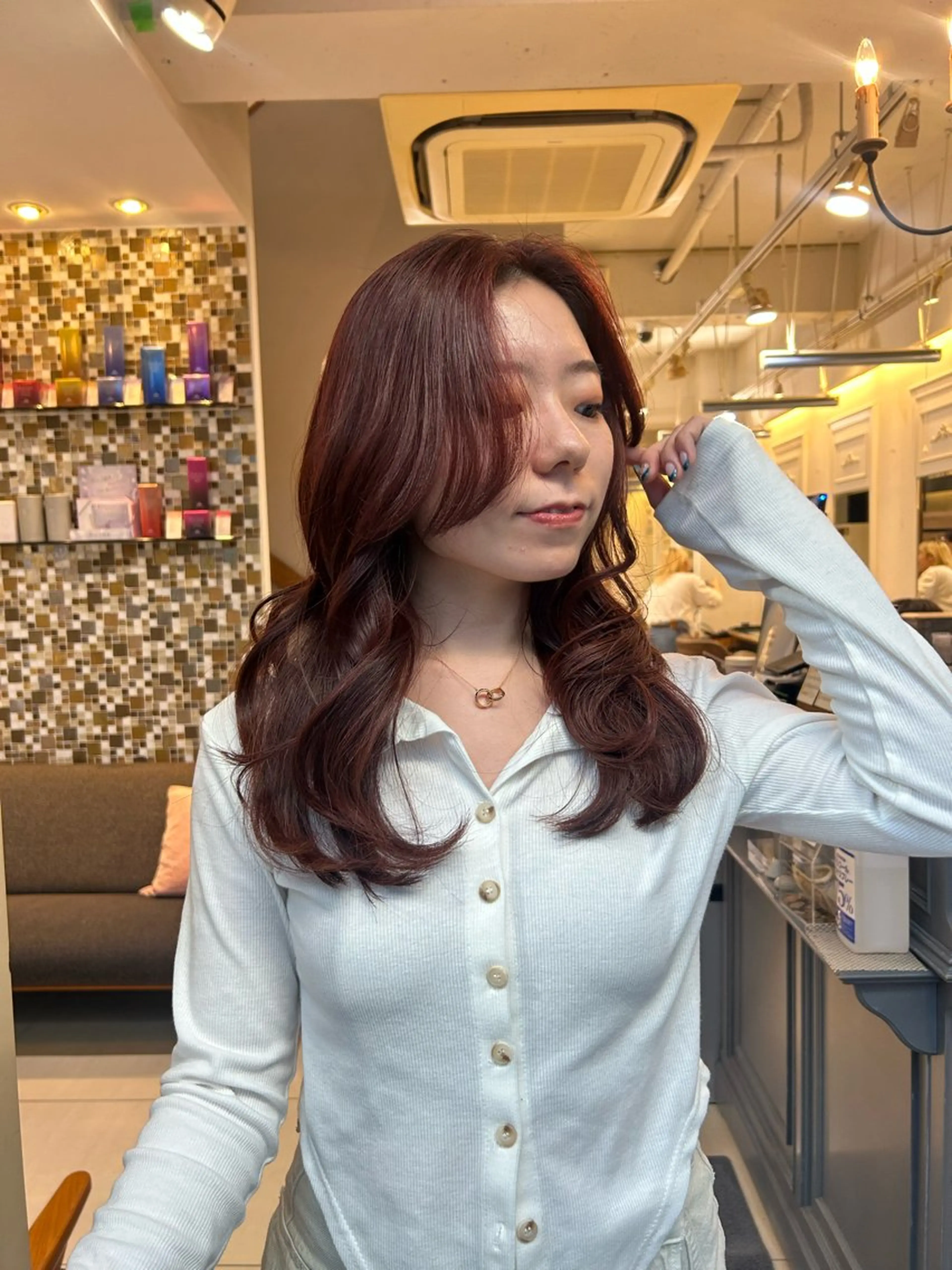 カラー moeka 表参道のヘアスタイル