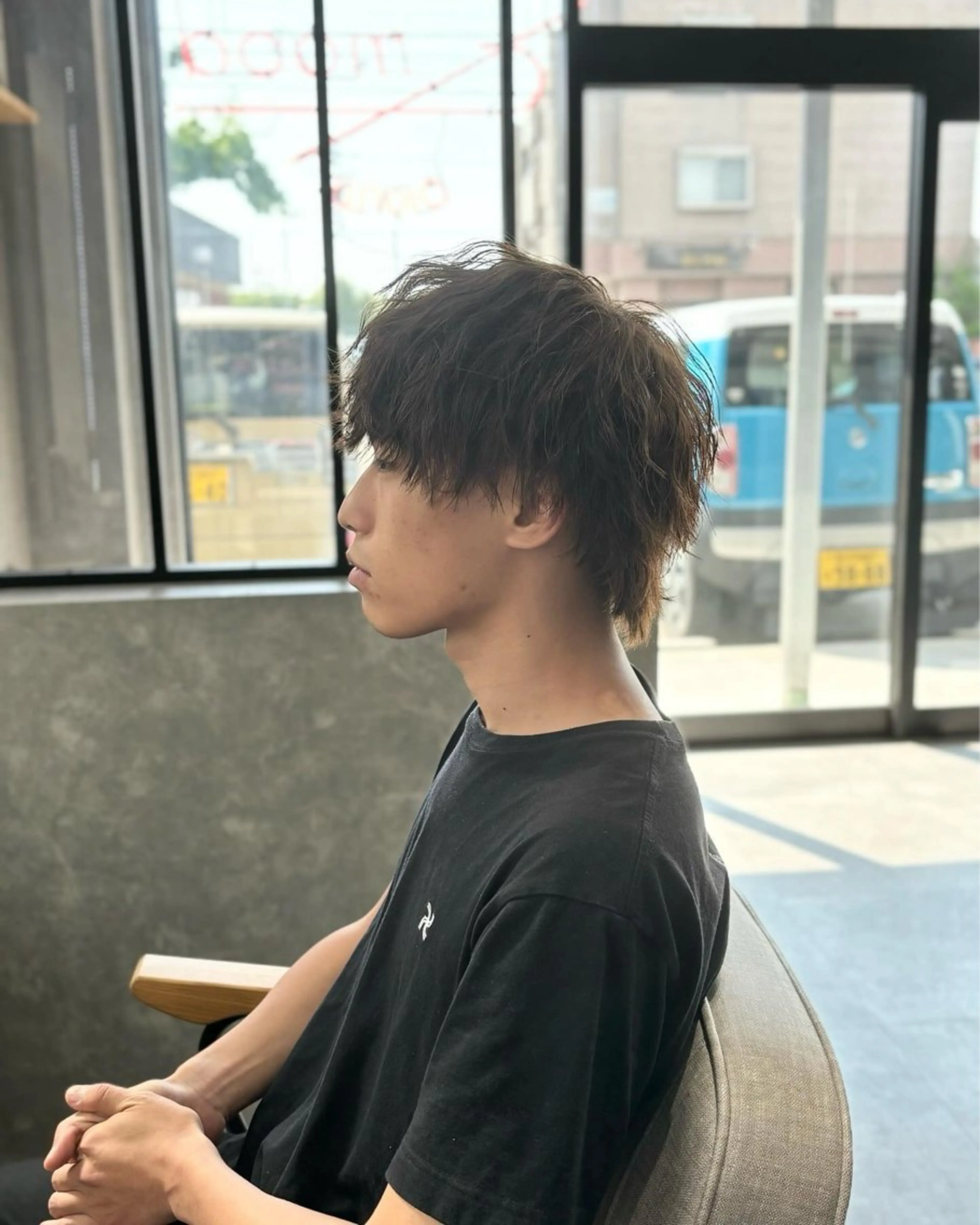 ショート カラー メンズ メンズバレイヤージュ メンズブリーチ センターパート メンズハイライト メンズハイトーン 長谷川 湧のヘアスタイル