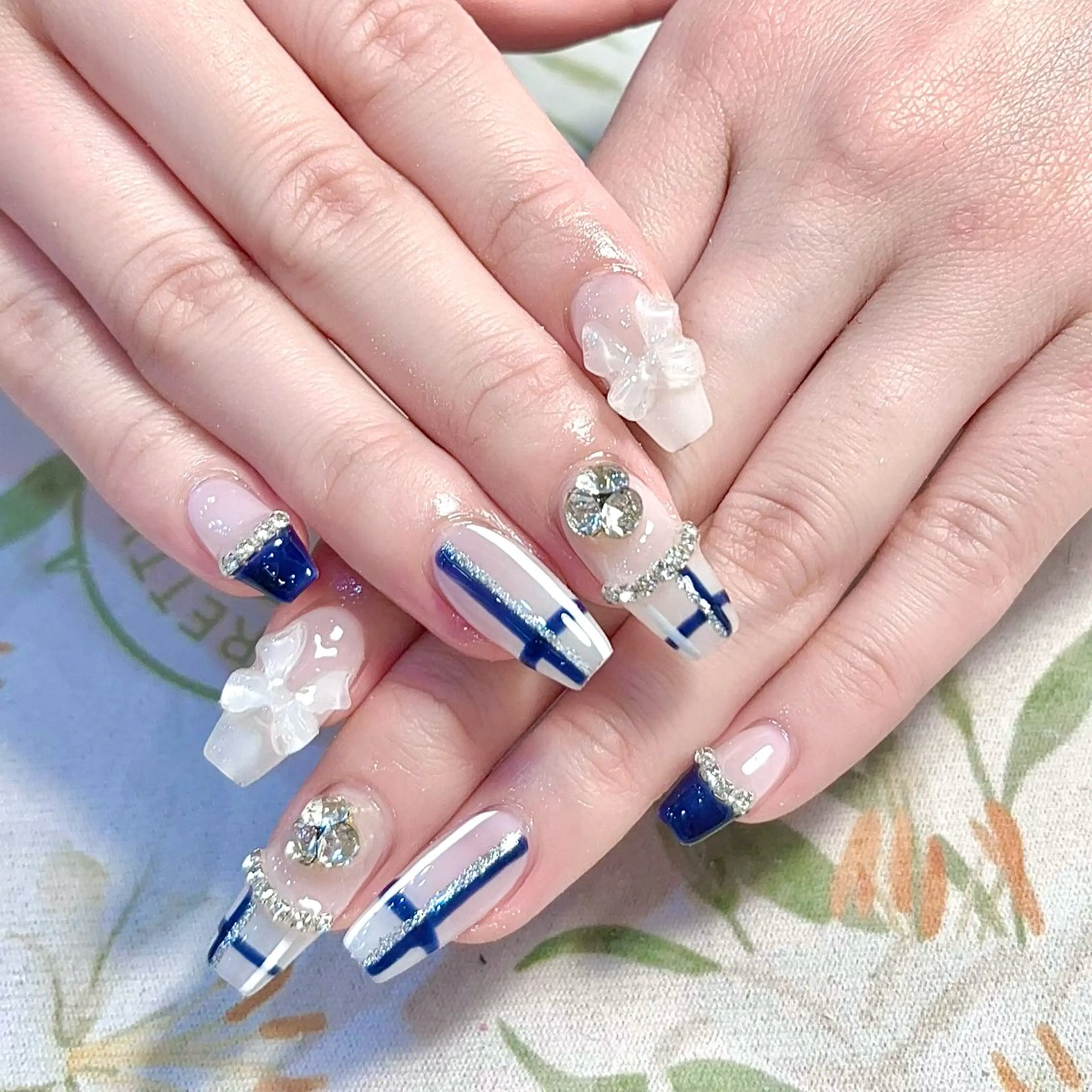 ネイル ハンドネイル 🎀erika 長さだし💗モチ最高のネイルデザイン