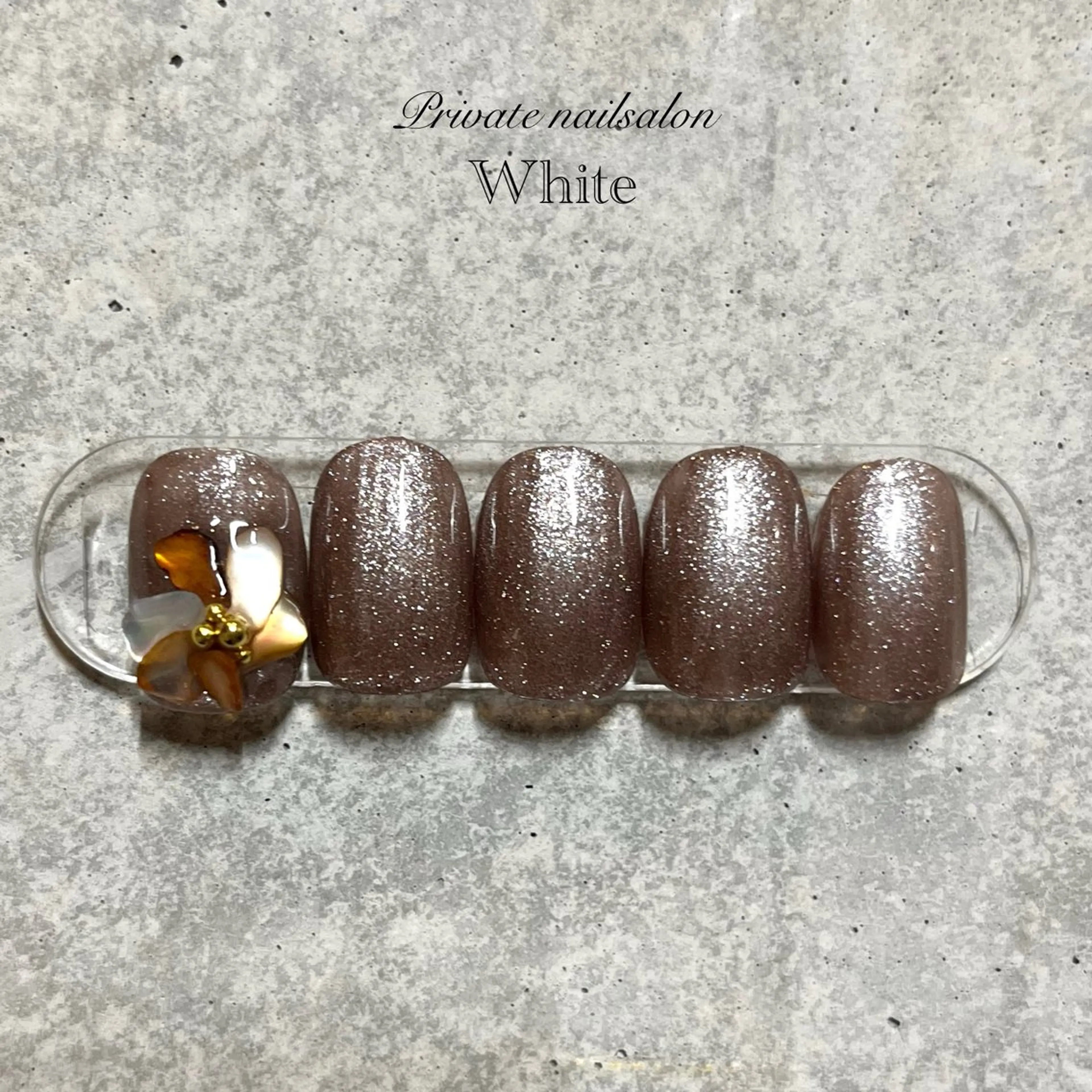 ネイル ブラウン フラワーネイル キラキラネイル ラメ(グリッター) ニュアンスネイル ハンドネイル SAKASHITA KEIのネイルデザイン