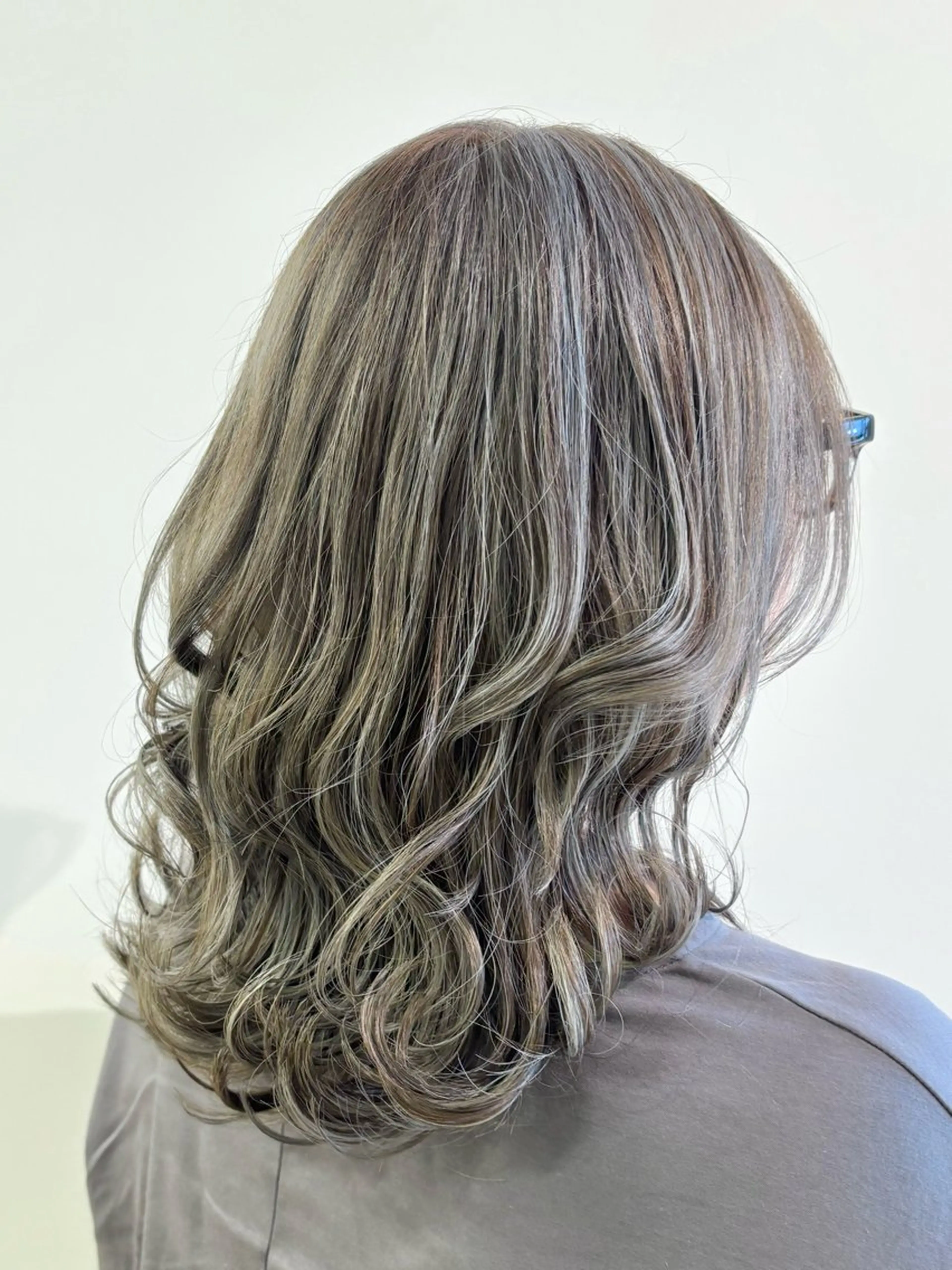 ロング カラー 古川 琴美のヘアスタイル