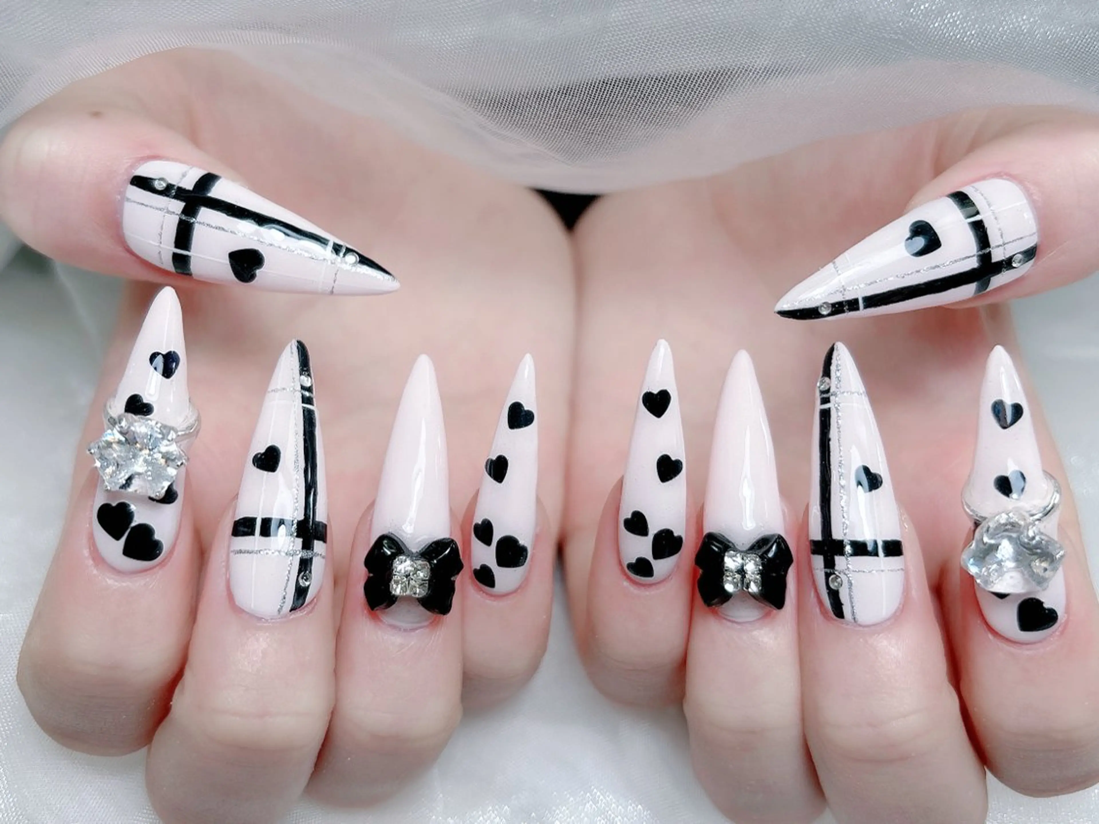 ネイル 成人式 ロングネイル マグネットネイル 大理石ネイル(マーブル) リボン ハンドネイル MoMoA Nail ネイル長さ出し専門店のネイルデザイン