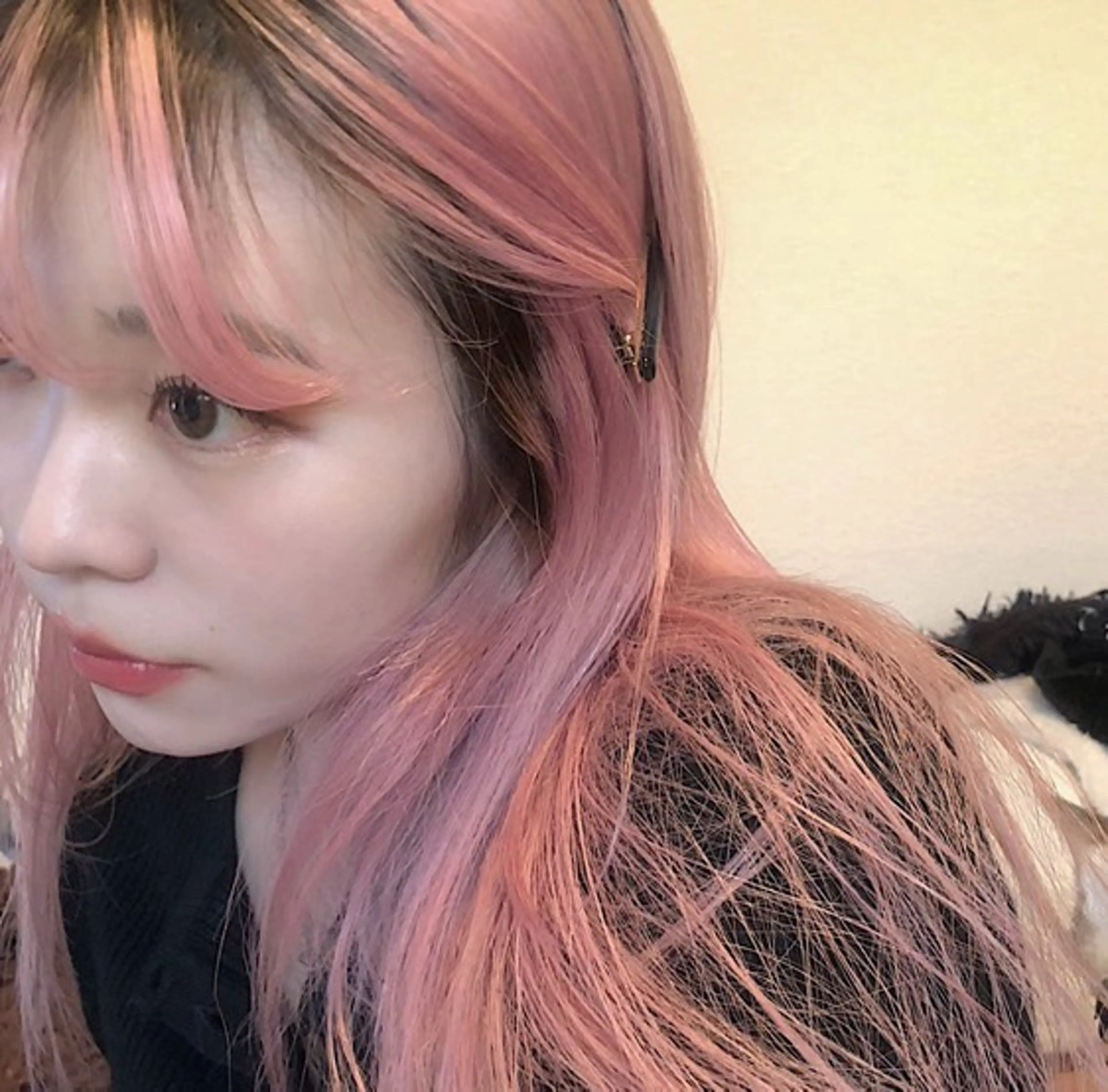 ロング カラー ピンクカラー ロング カット ヘアカラー トリートメント Loom.所属・村上雅人 ナチュラルモードのヘアスタイル