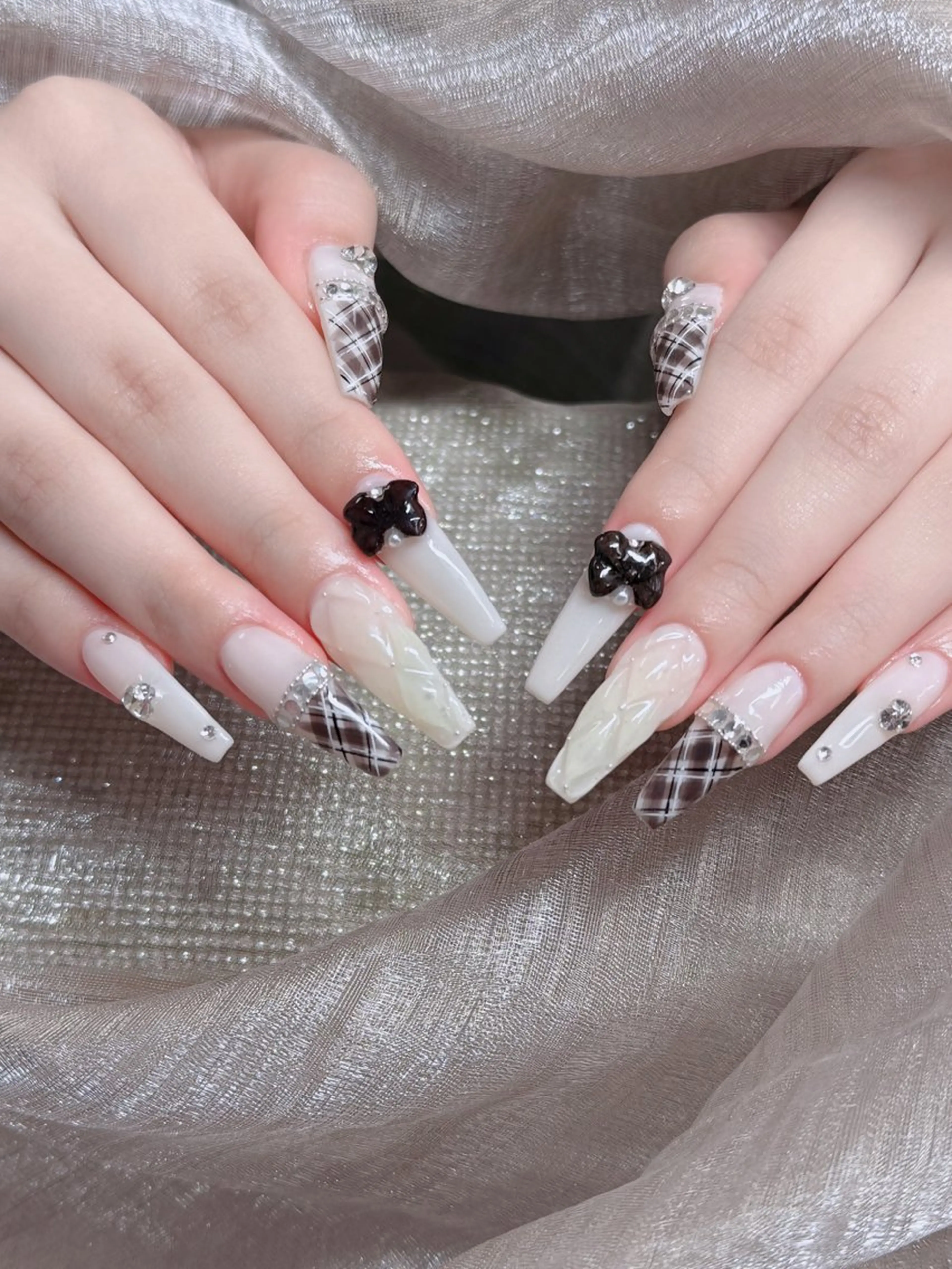 ネイル オーロラネイル フレンチネイル ジェルネイル ハロウィン キラキラネイル ハンドネイル H.baby Nail Salonのネイルデザイン