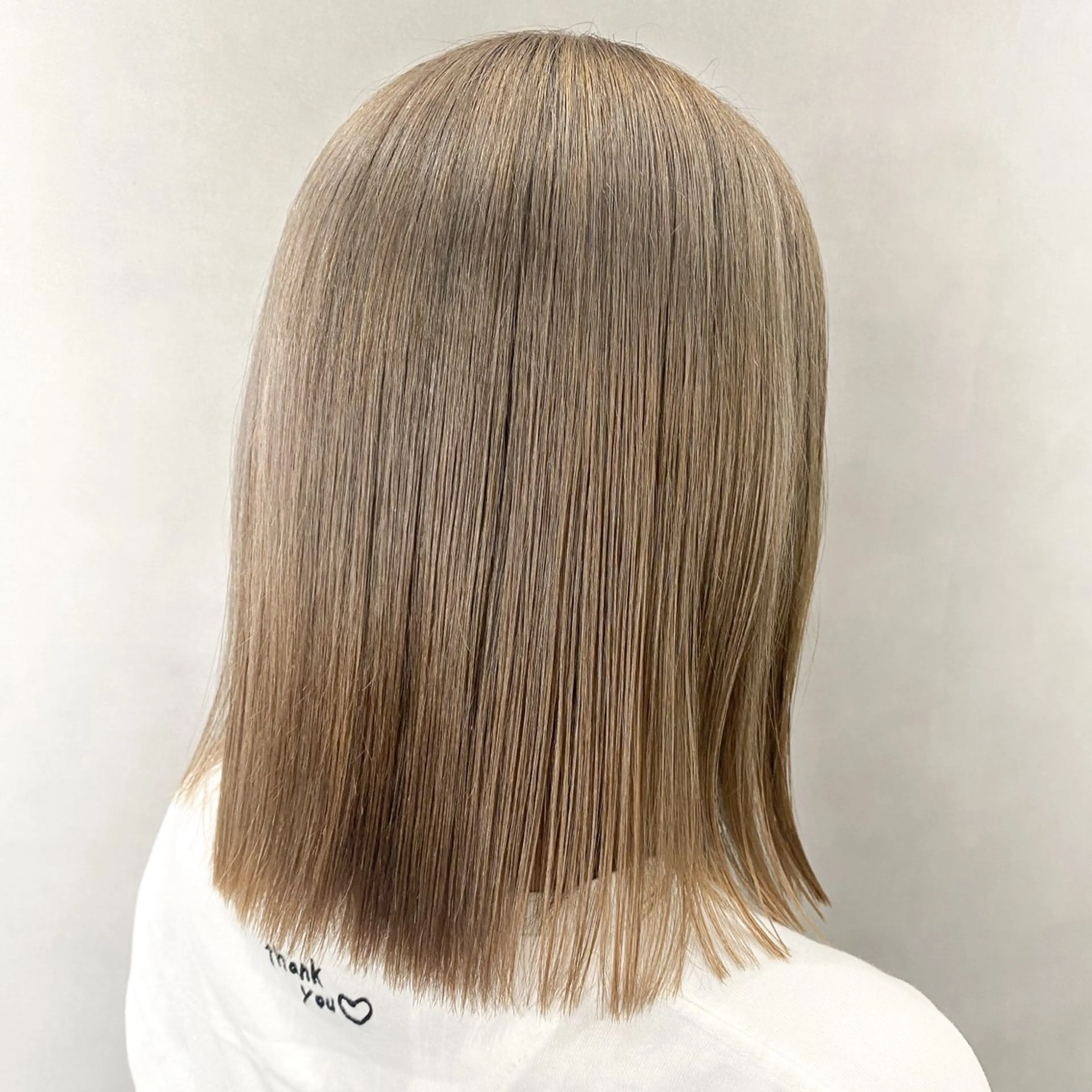 ミディアム カット ハイトーン/韓国風/ 艶髪/吉祥寺のヘアスタイル