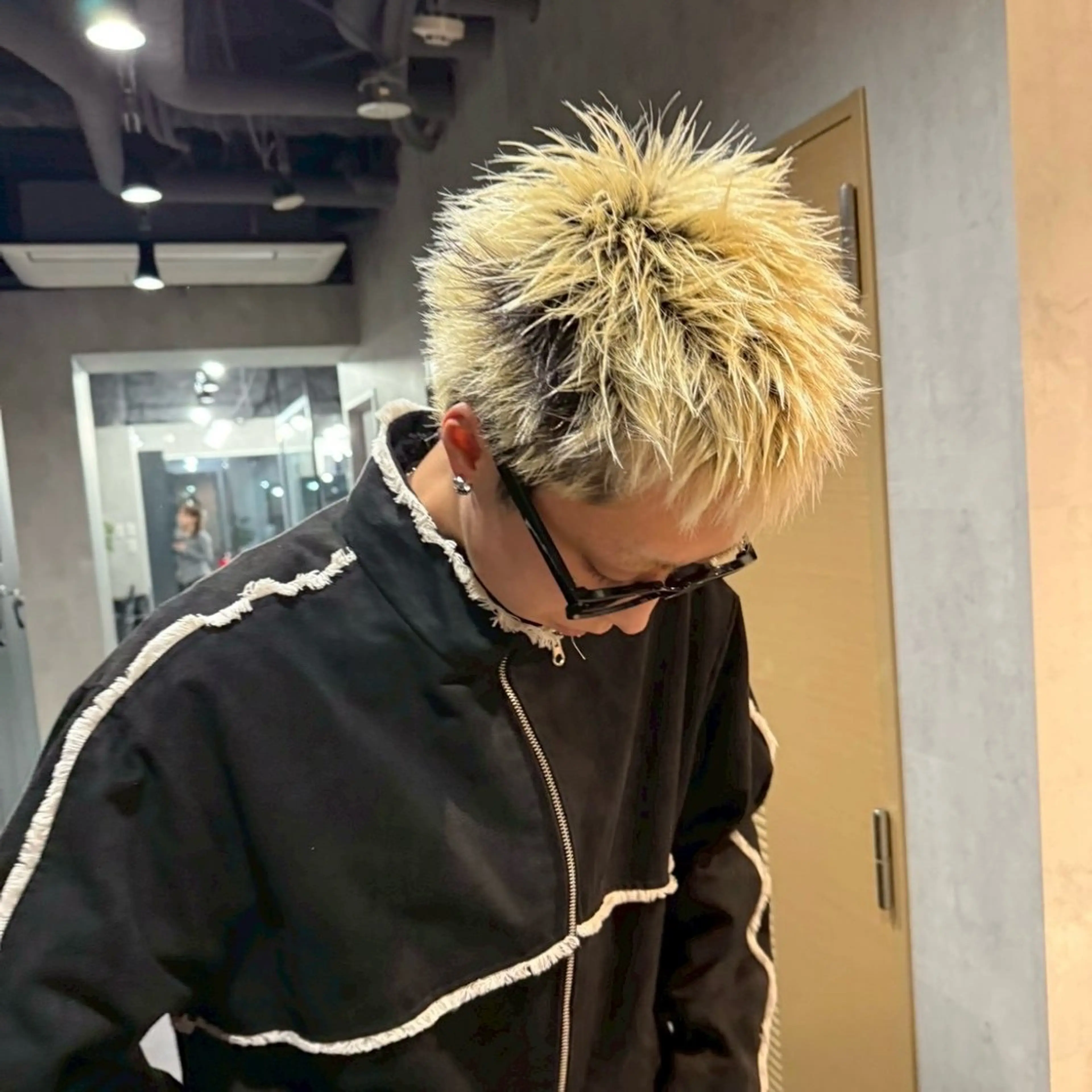 ショート カラー メンズ 抜きっぱなしブロンド ブロンド デザインカラー カット ヘアカラー スパイキーショート/ 短髪/渋谷/kiyoのヘアスタイル