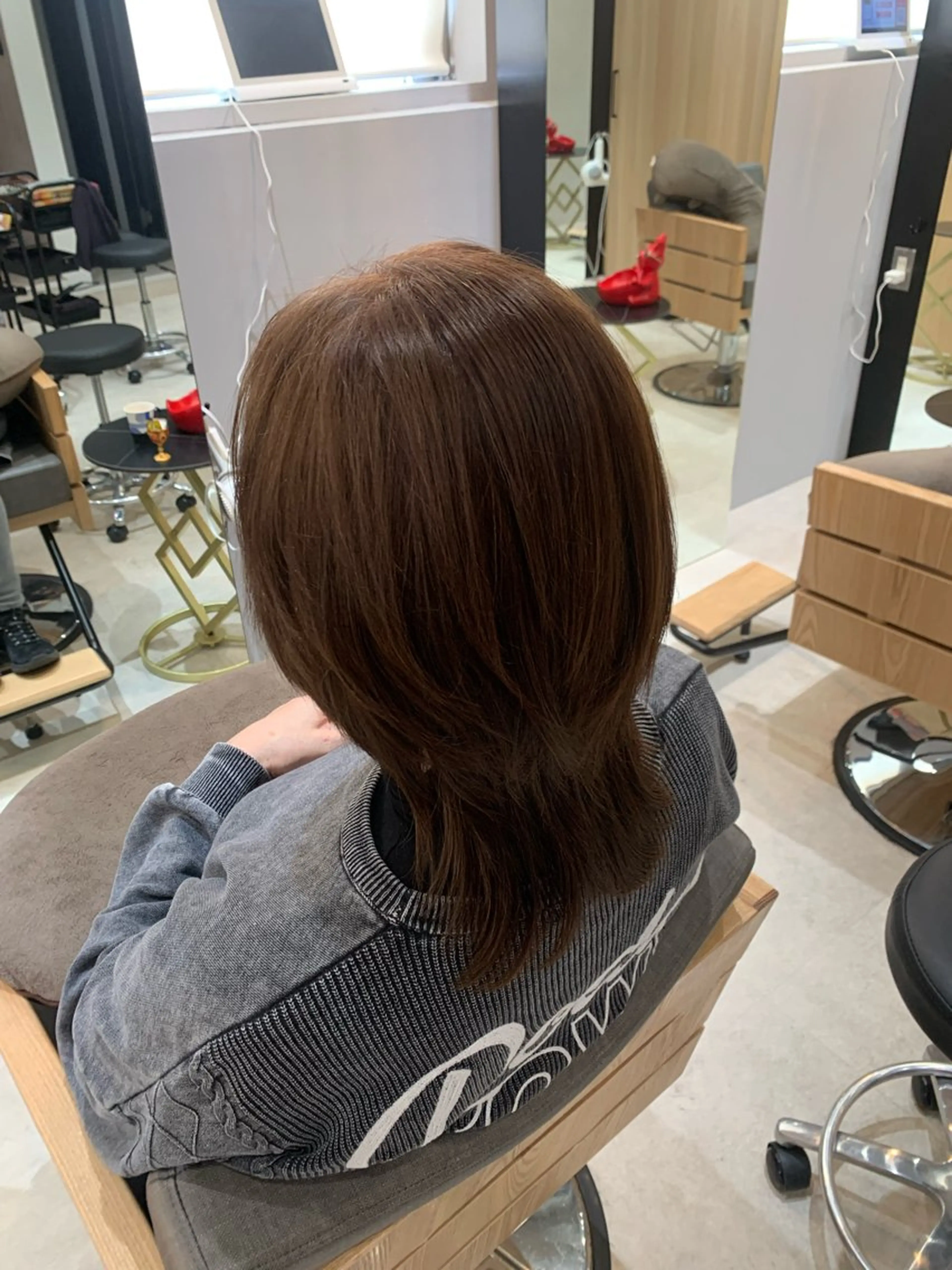 ミディアム ヘアカラー 本多 永佳のヘアスタイル