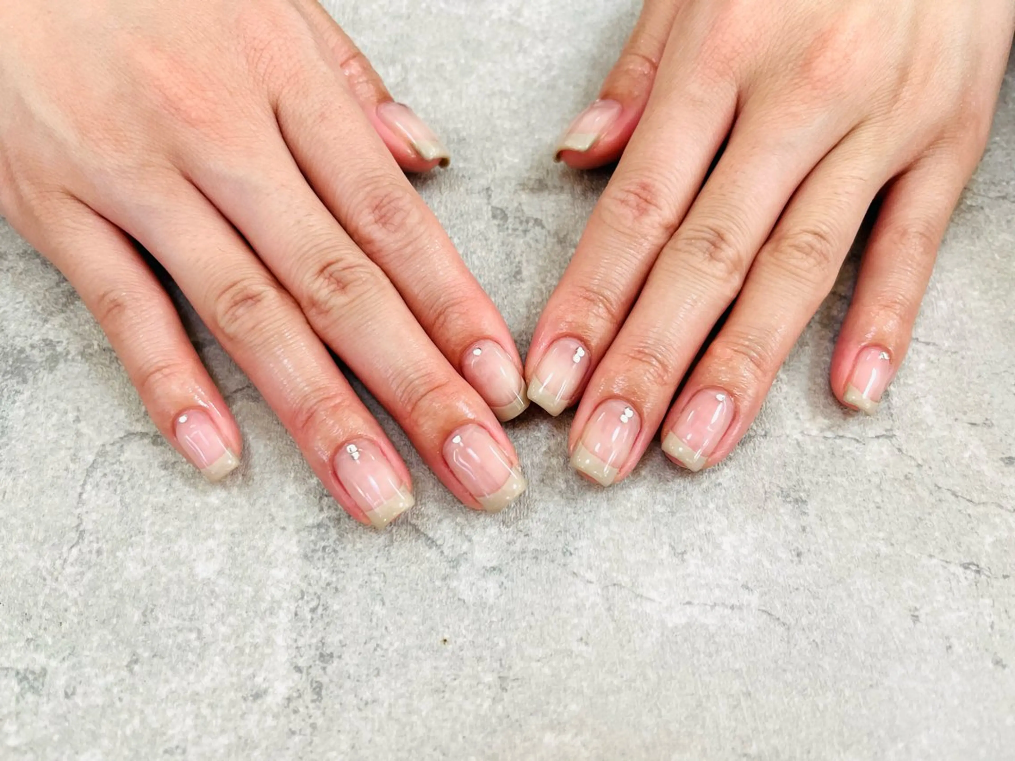 ネイル フットネイル フレンチネイル グラデーション キラキラネイル 韓国ネイル ハンドネイル 二見 晴香のネイルデザイン