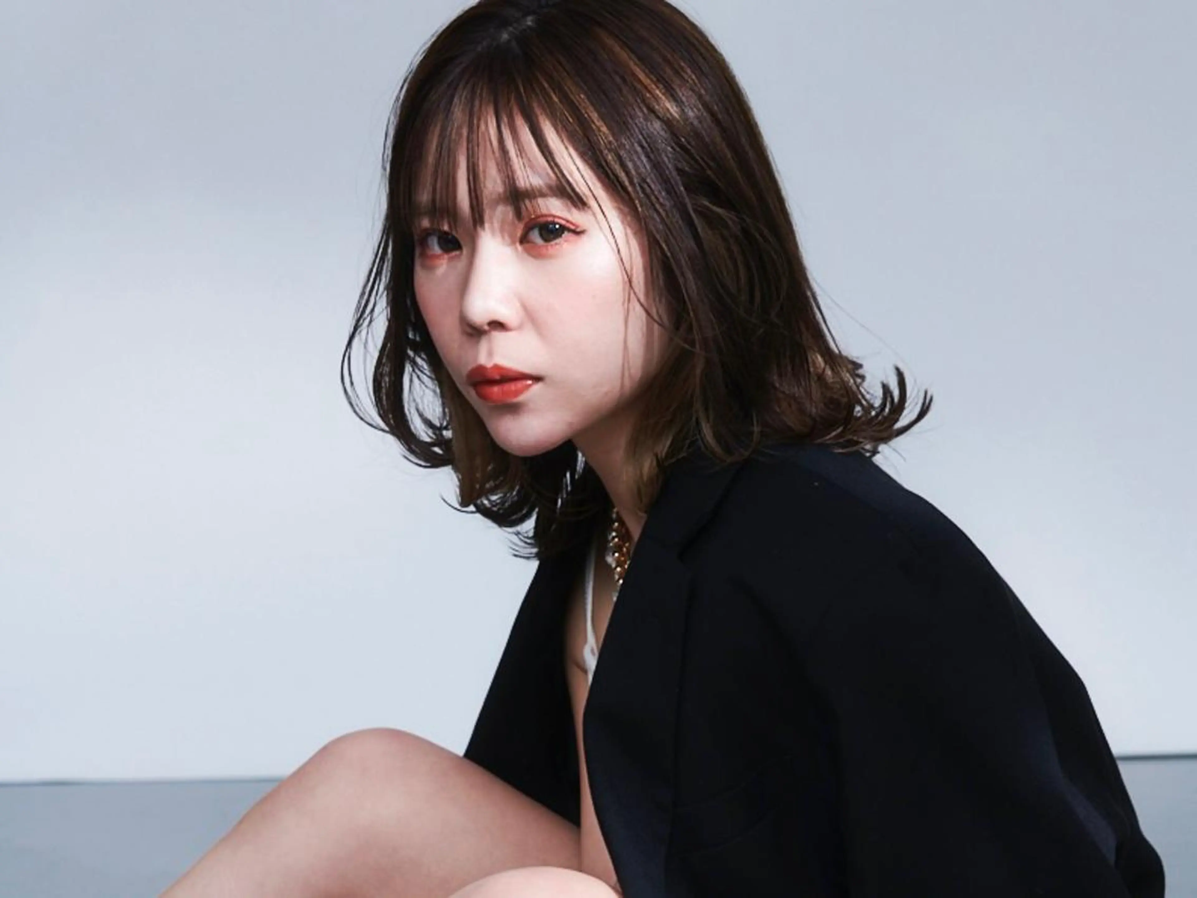 セミロング 葵/レイヤーカット/ 韓国風/透明感カラーのヘアスタイル