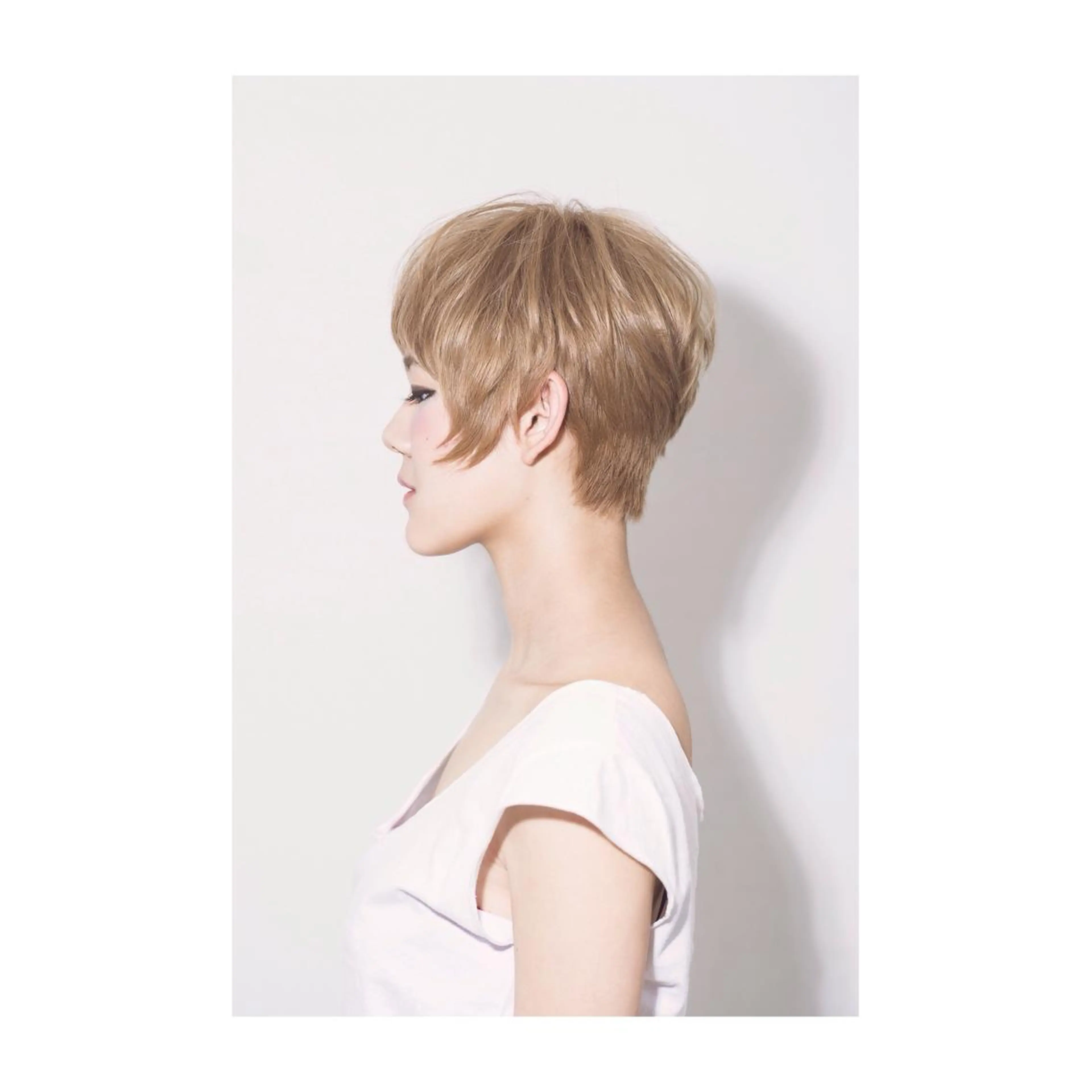 ショート ミディアム カラー 似合わせカット ショートヘア アオガミ （前髪顔周りカット）のヘアスタイル