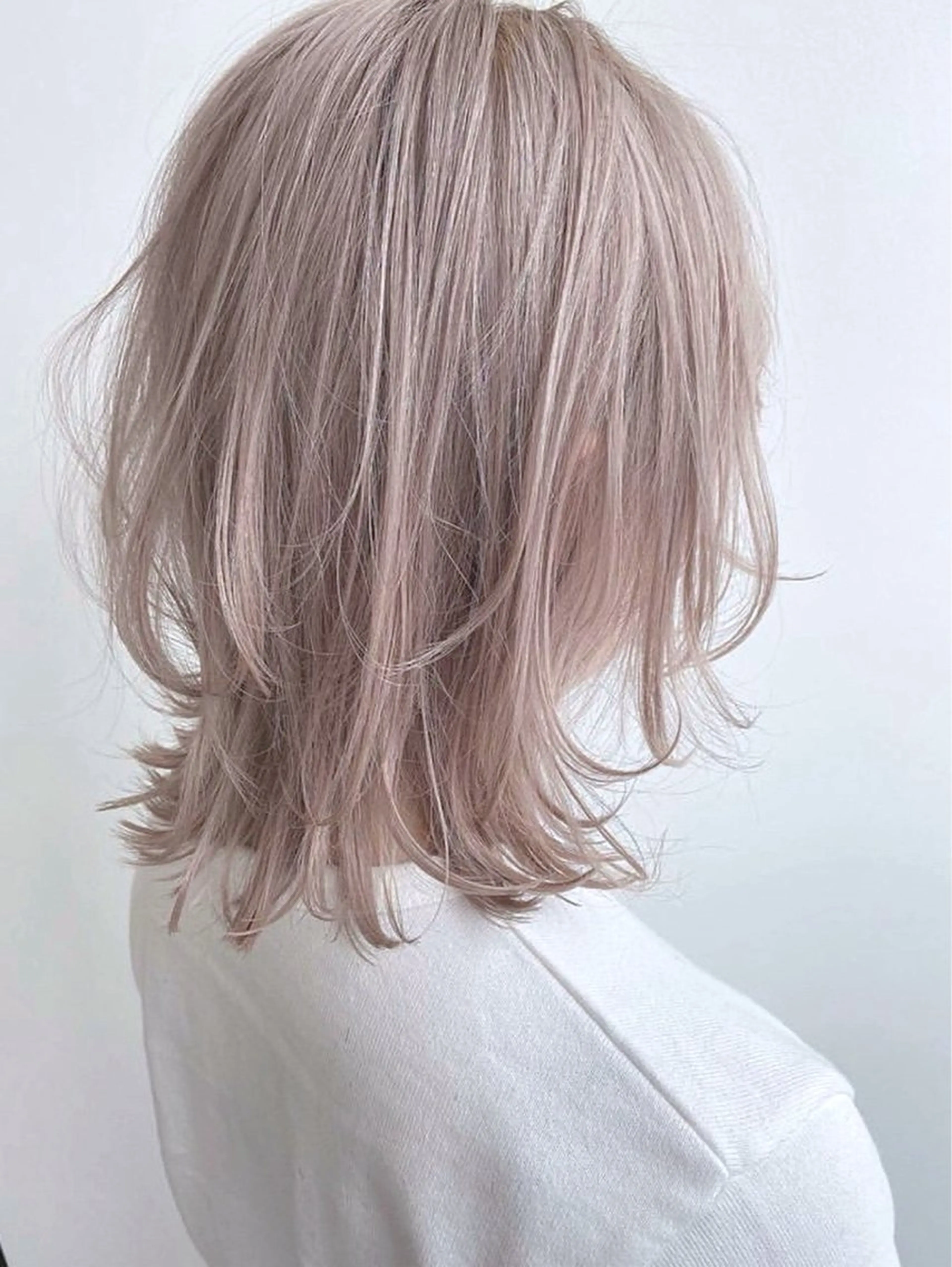 ミディアム カラー アッシュ ベージュカラー ブリーチ 透明感カラー ラベンダーカラー Mu所属・Mu ミューのヘアスタイル