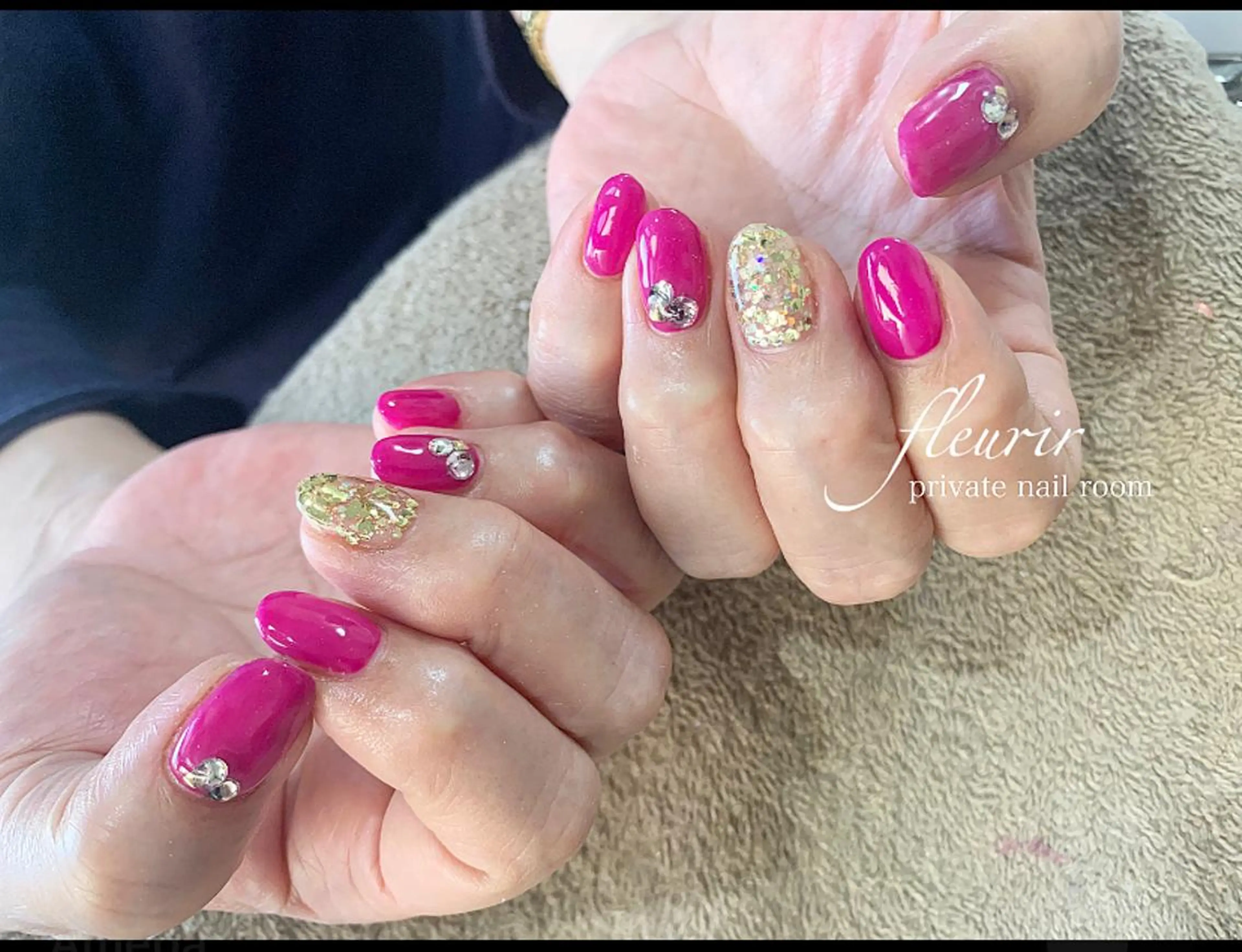 ネイル ゴールド ラメ(グリッター) ワンカラーネイル ピンク ストーンネイル フルリール 【プライベートサロンのネイルデザイン
