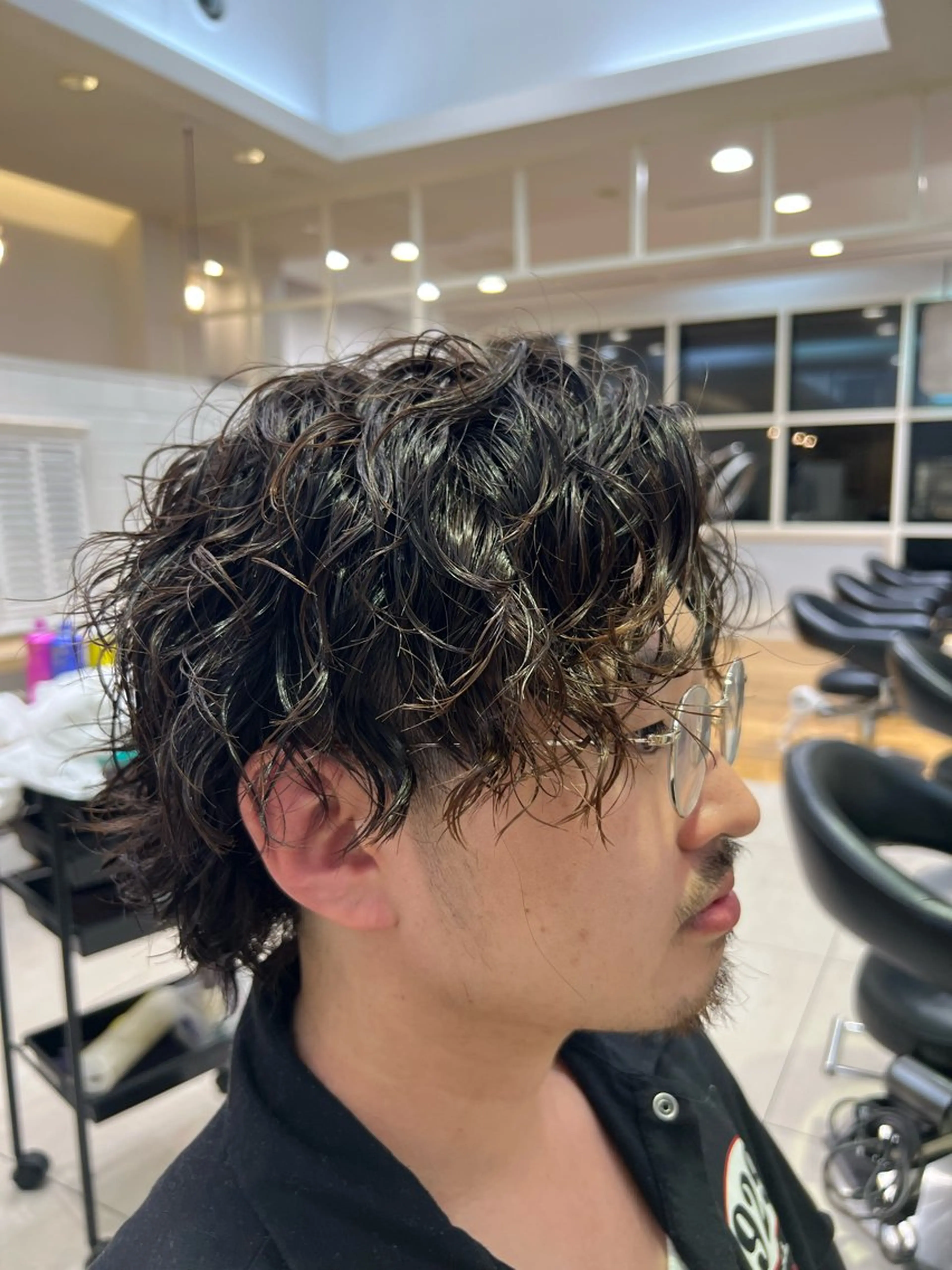 ミディアム メンズパーマ 岩成健志郎のヘアスタイル