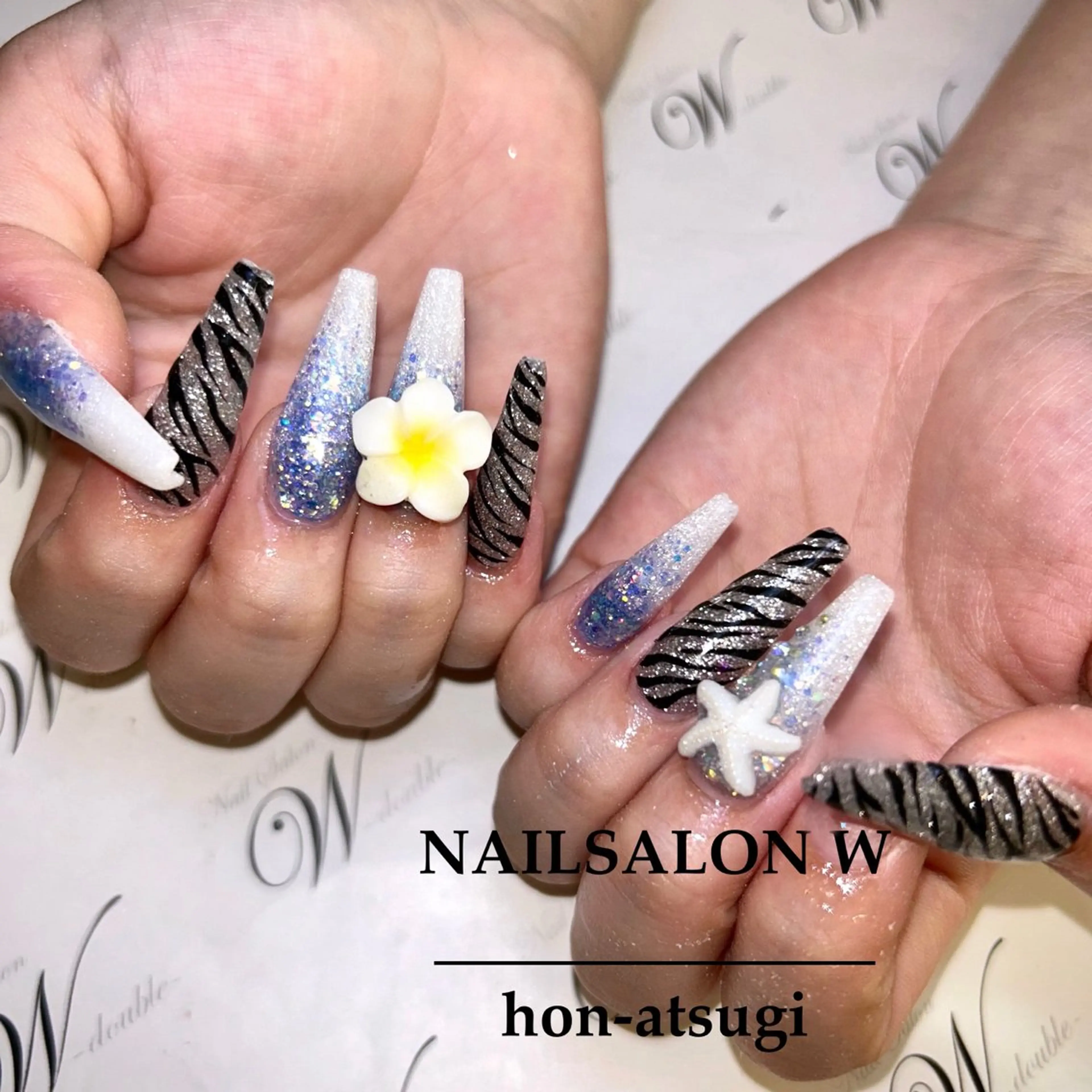 セミロング ハンドネイル ネイルサロン ダブルのネイルデザイン
