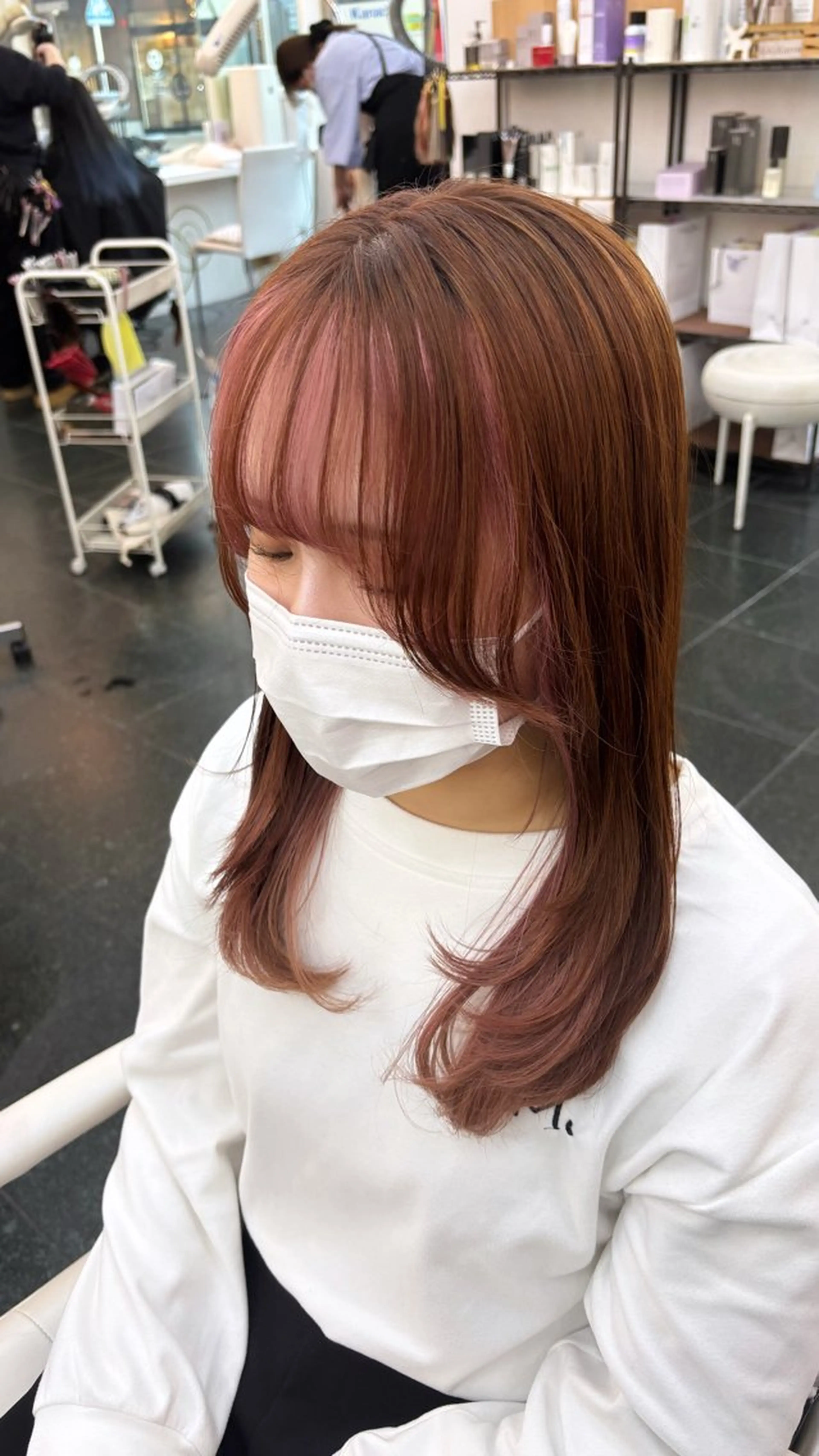 セミロング カラー ミストバング  フェイスフレーミング インナーカラー ヘアカラー ハイトーンカラー特化 🐾小林舞衣🌙のヘアスタイル