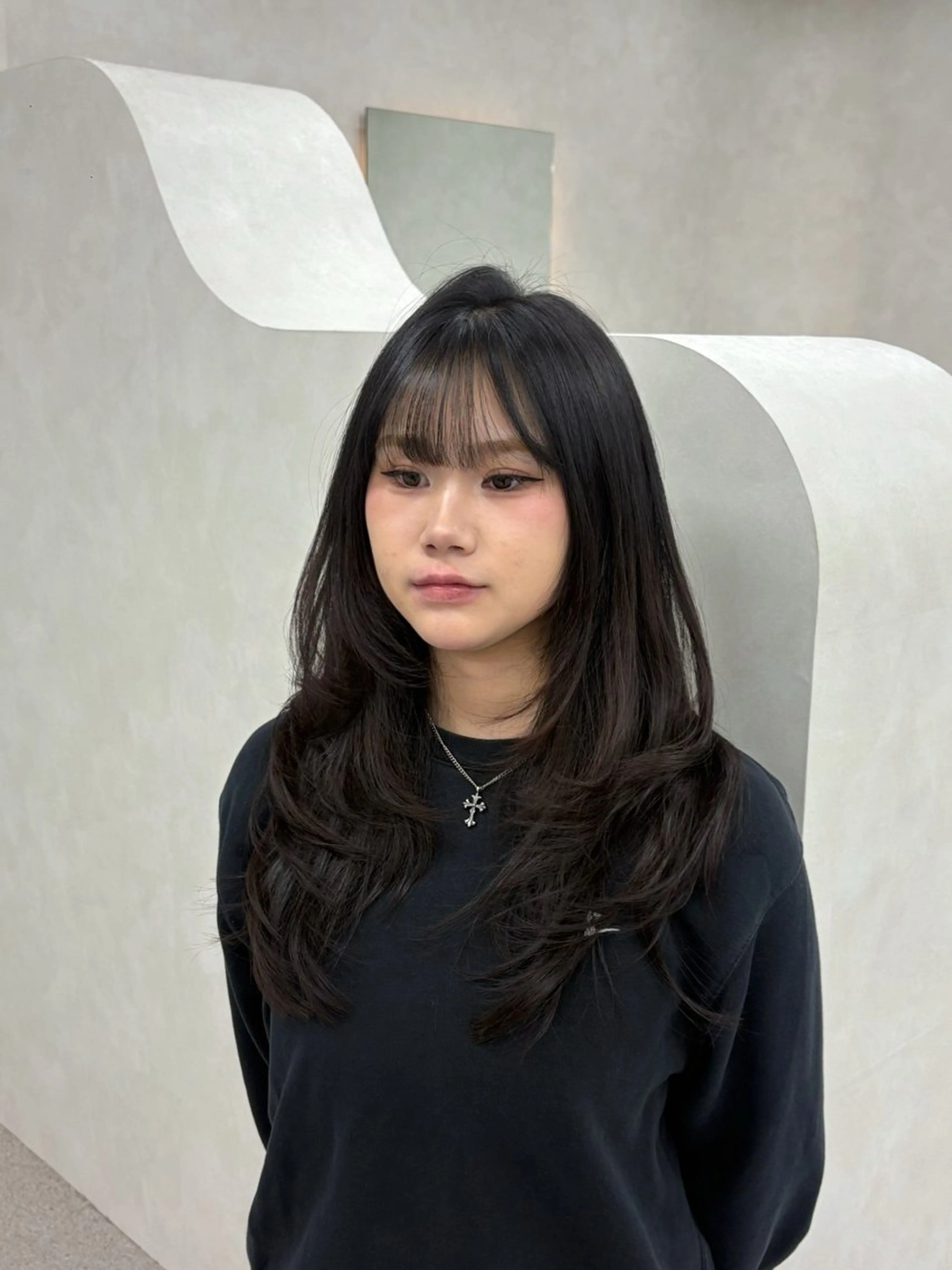 ロング レイヤーカット アイナ🤍レイヤー カット/透明感ヘアのヘアスタイル