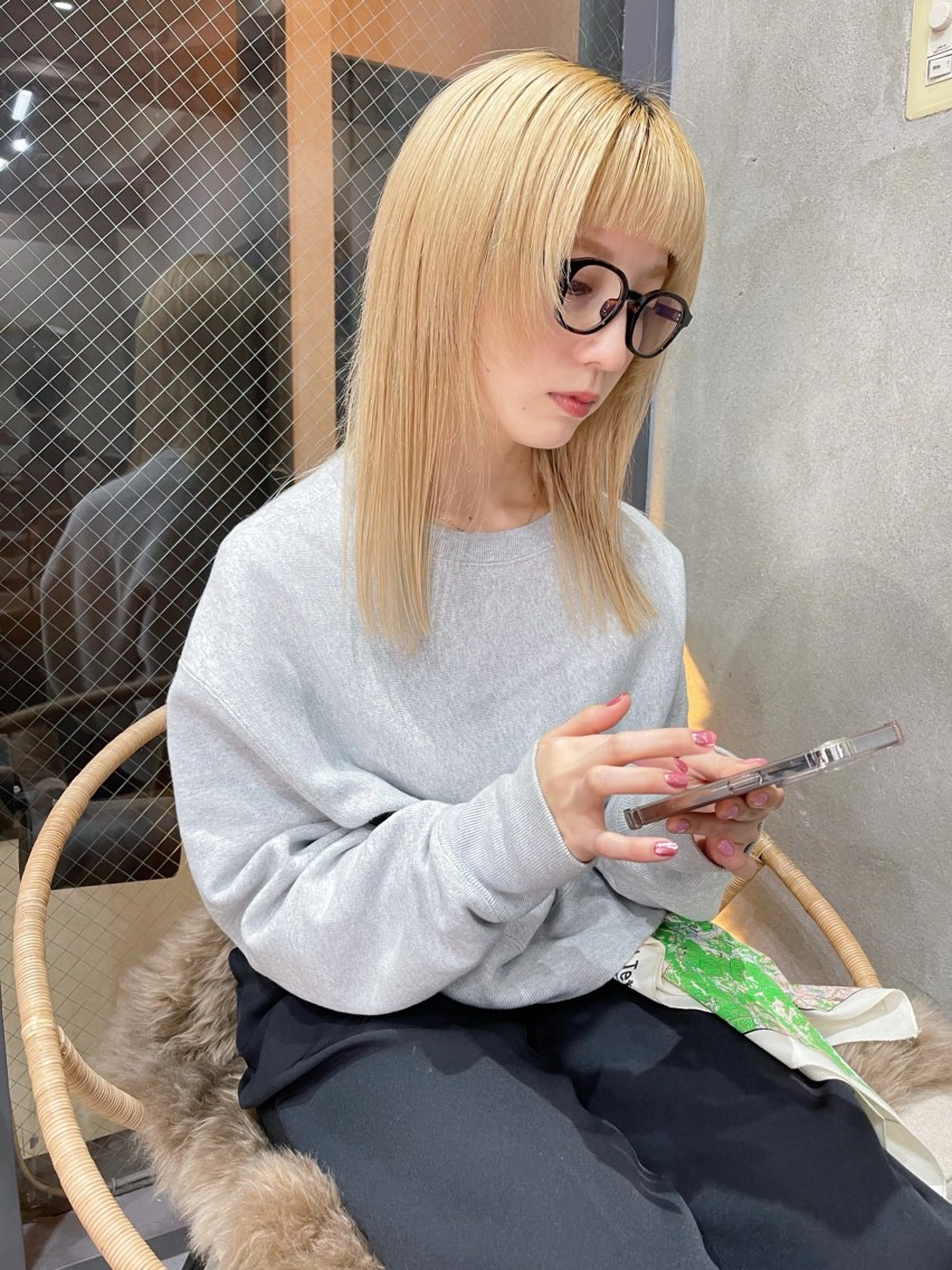 セミロング カラー ブリーチ 抜きっぱなしブロンド ケアブリーチ ハイトーンカラー ヘアカラー トリートメント AiM 大名　似合わせカットのヘアスタイル