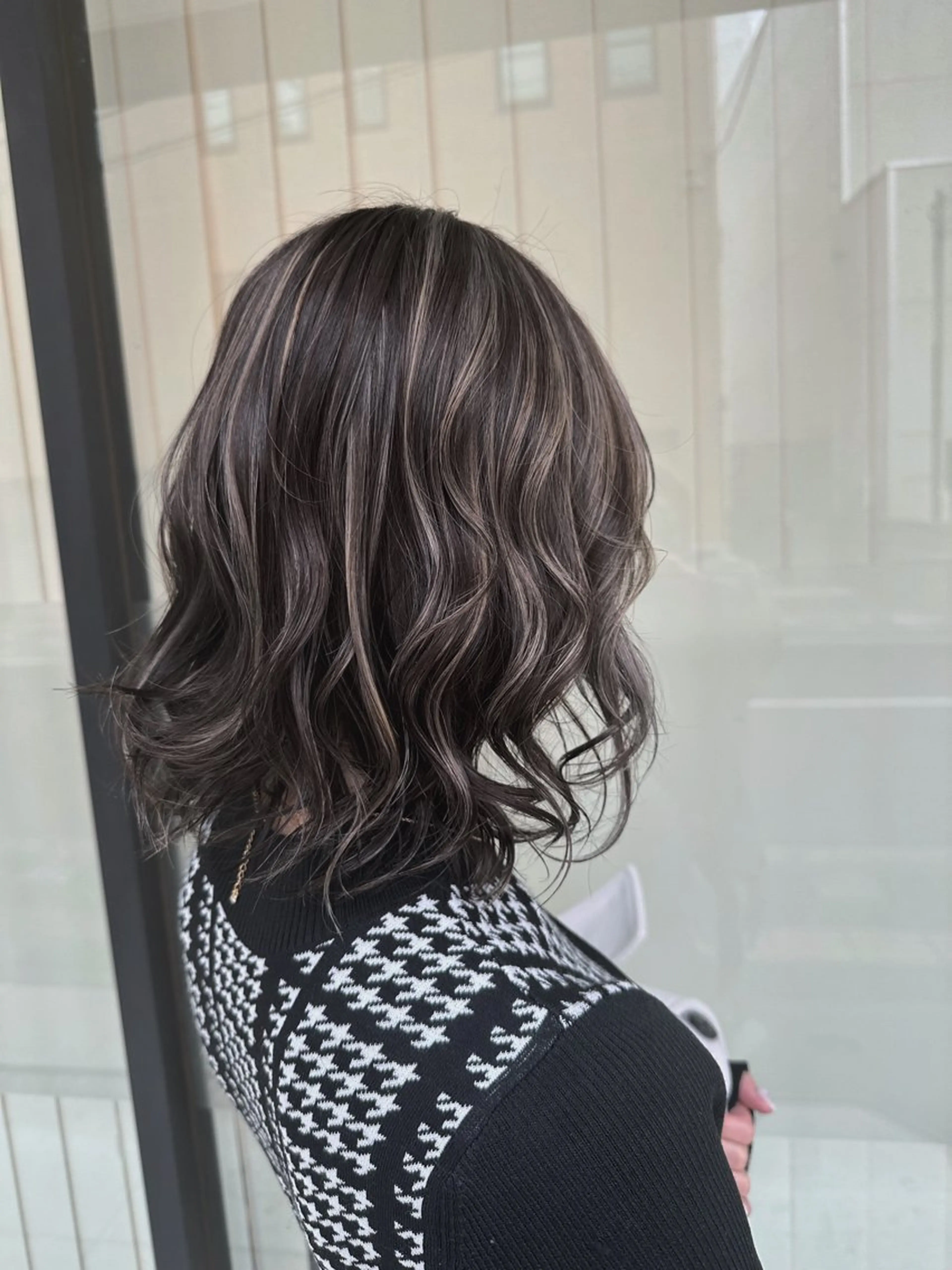 ミディアム カラー ハイライトカラー ハイライト IwAsh中山所属・✂︎中山ブリーチ・ パーマ✂︎露木智也のヘアスタイル