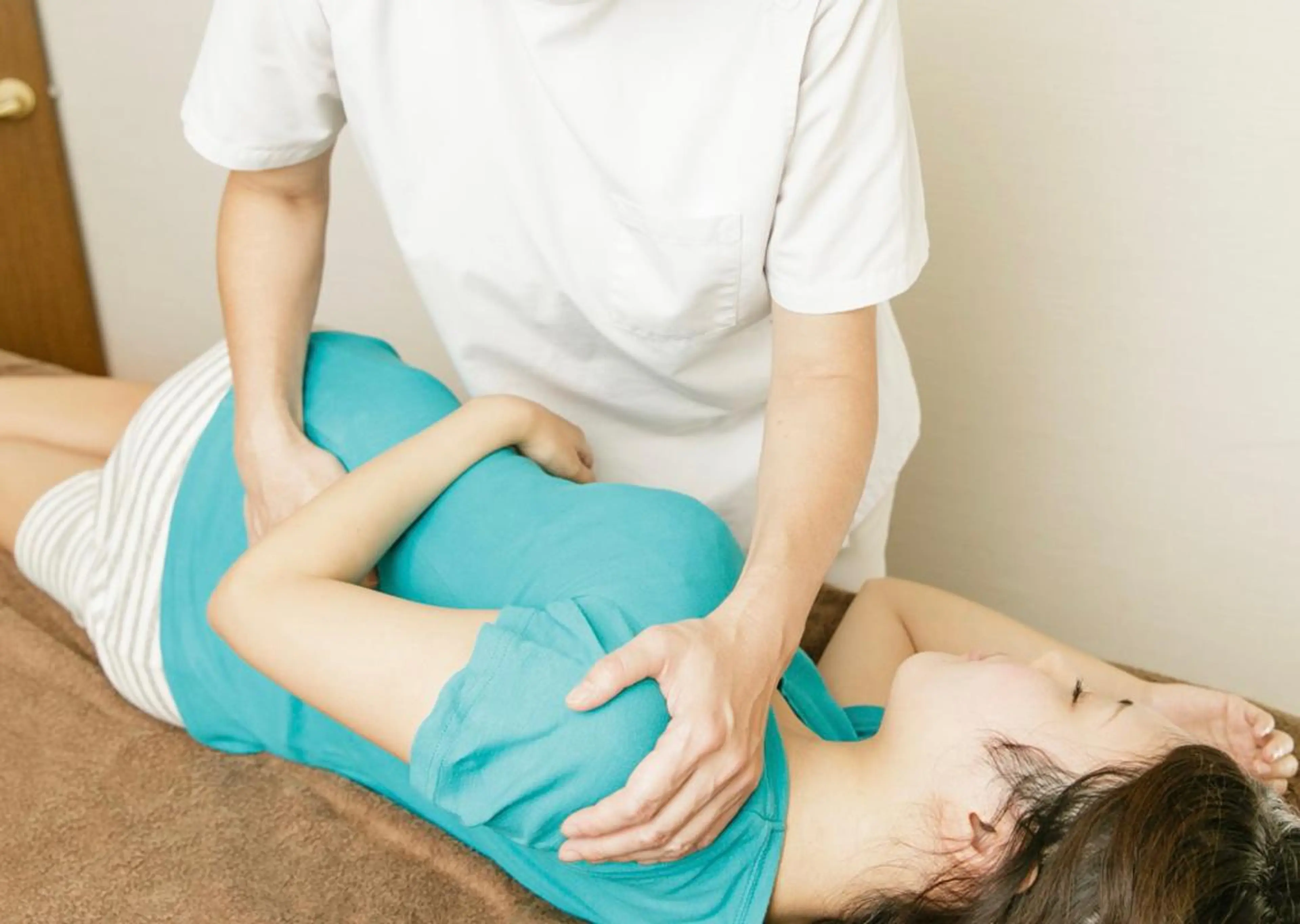 気功整体　『骨歪み、骨盤矯正』（90分）￥8980⇒￥6998の写真