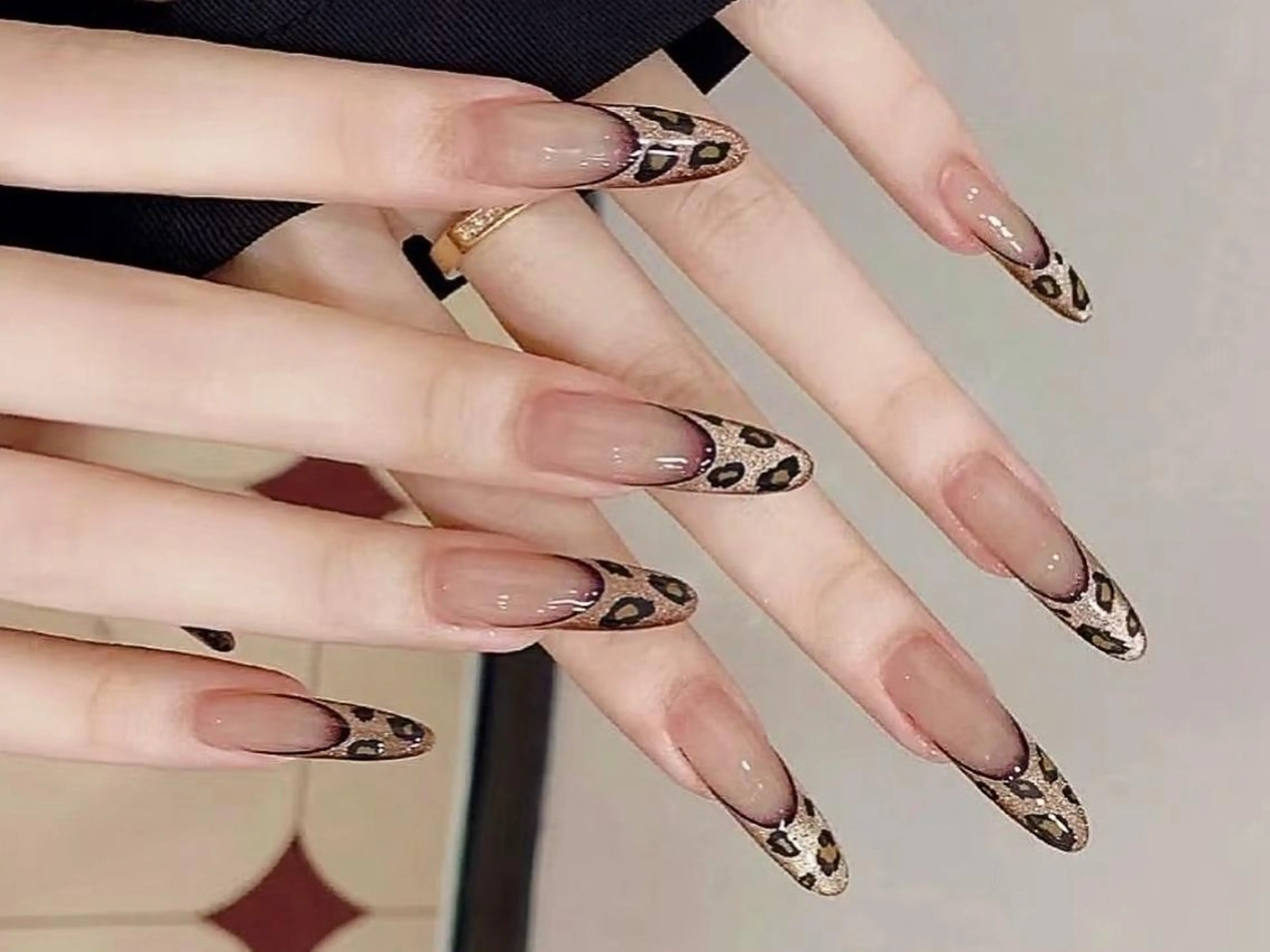 ネイル ニュアンスネイル オフィスネイル ツイードネイル 冬ネイル クリスマス リボン、ガーリー パーツ放題専門店のネイルデザイン