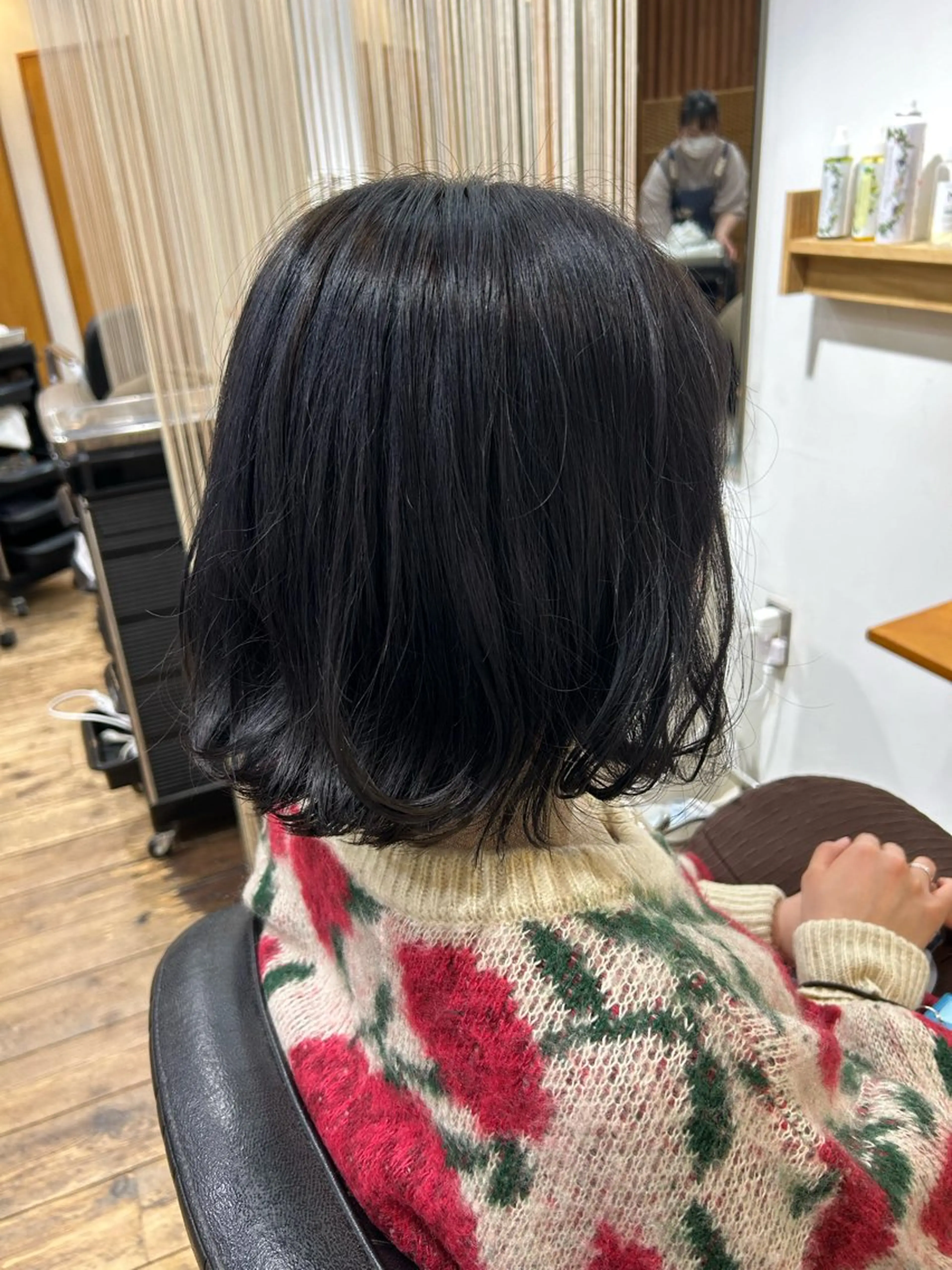 ミディアム カラー 黒髪 ブルーカラー ブルーブラック ハンズエミュ所属・handsemu🍀 komakiのヘアスタイル