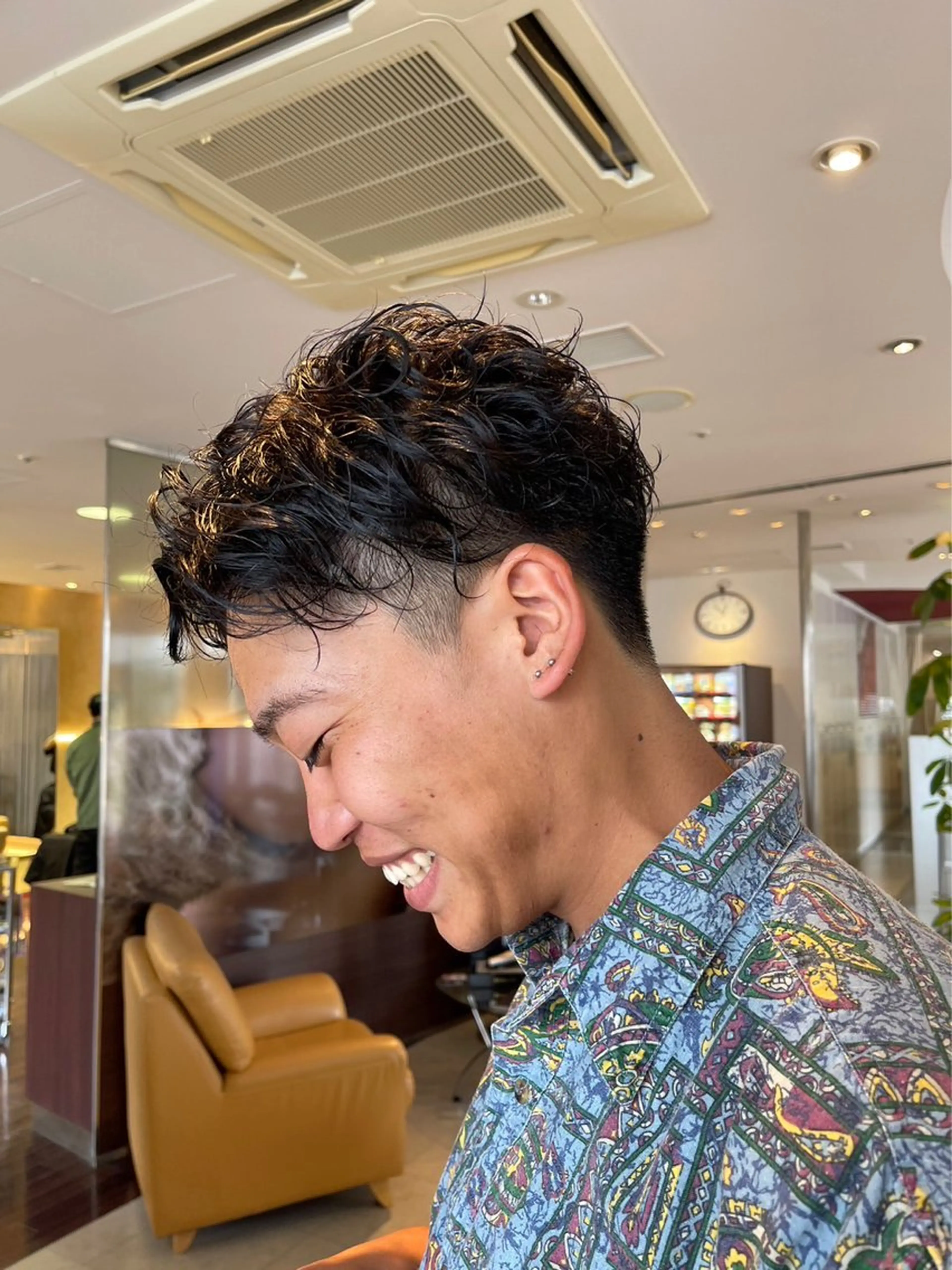 パーマ メンズ メンズパーマ メンズツイストパーマ 刈り上げ ツイストパーマ ラシェンテ居留地所属・鶴﨑 美優亜のヘアスタイル