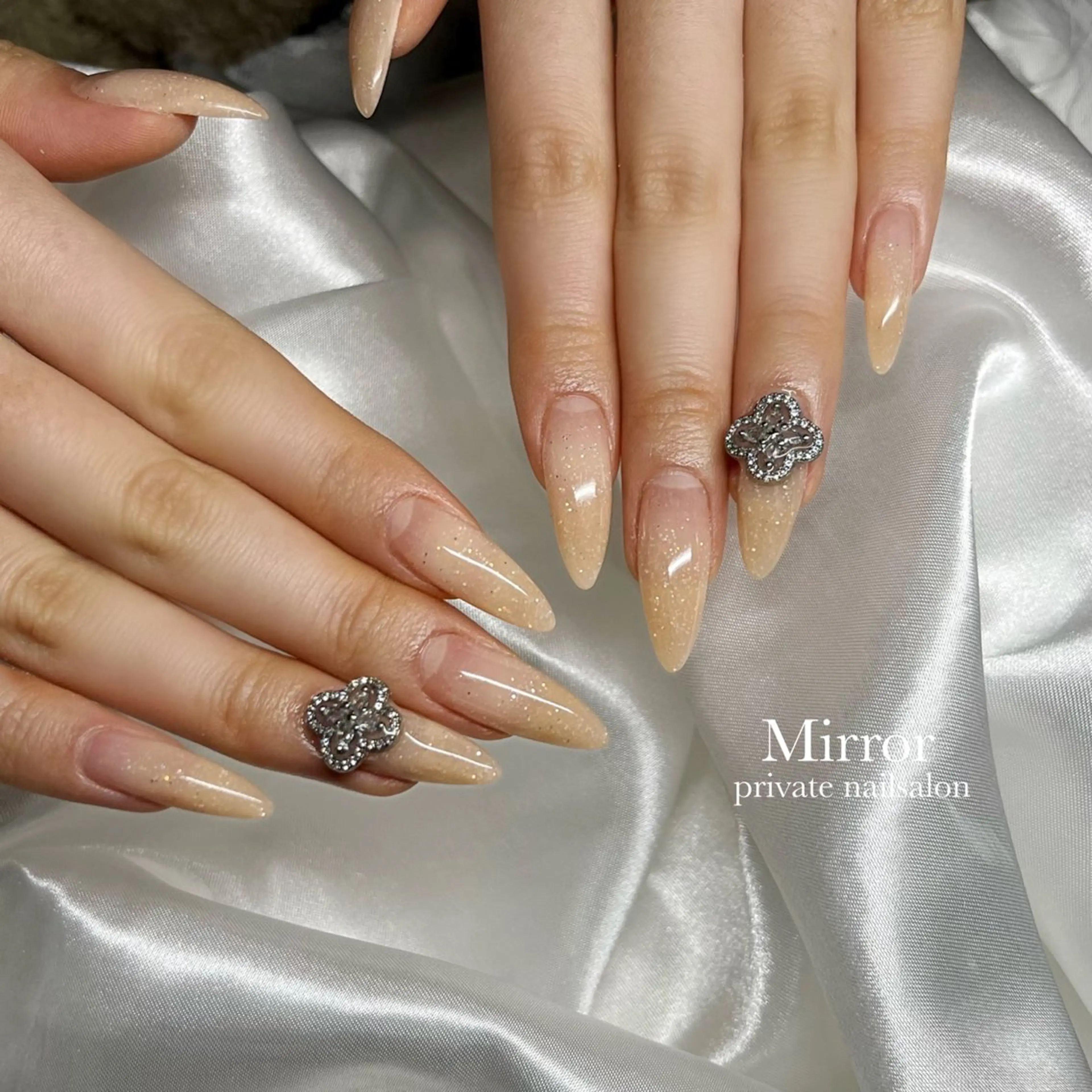ネイル nailsalon Mirrorのネイルデザイン