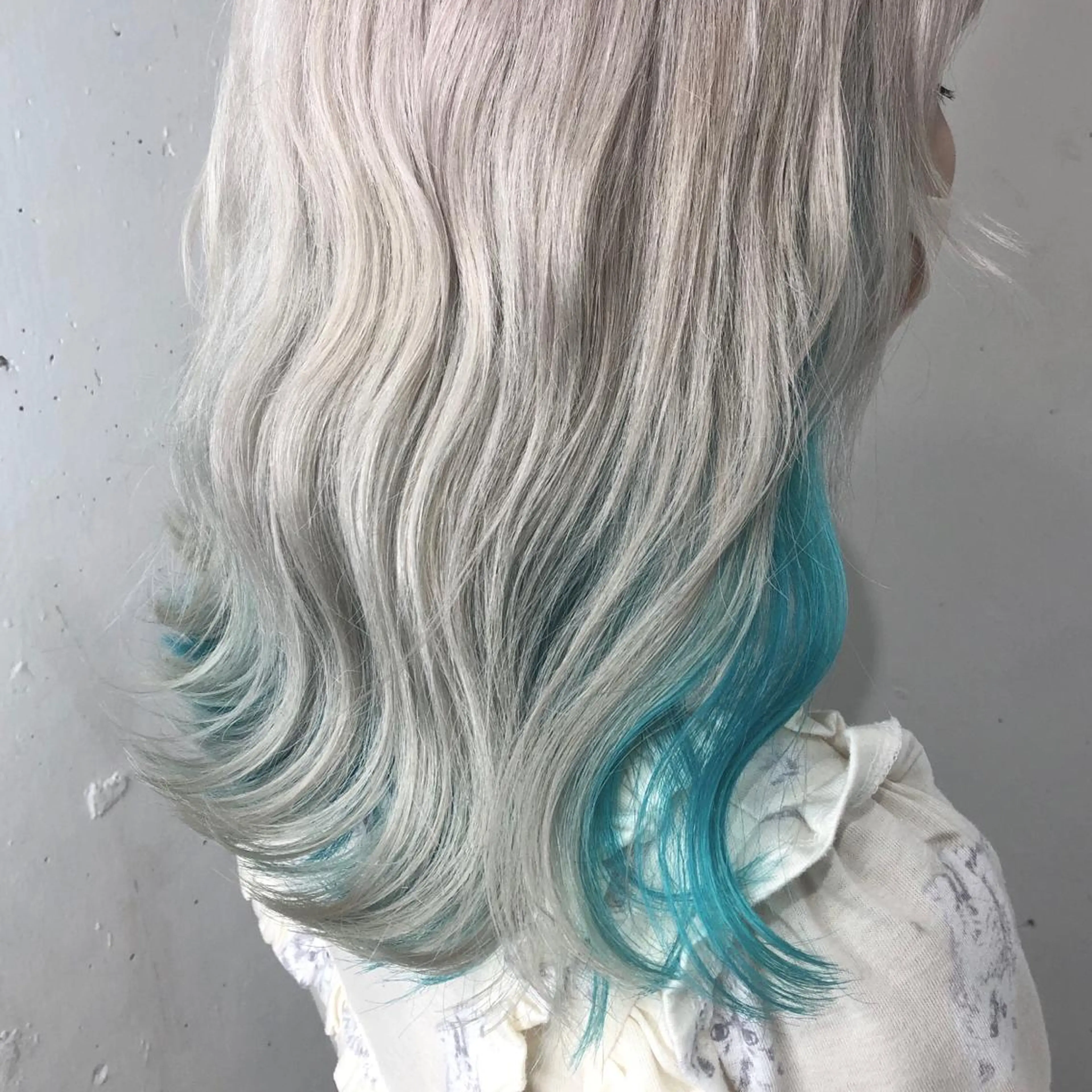 ミディアム カラー パーマ ヘアアレンジ ブリーチ インナーカラー 八巻 晴香のヘアスタイル