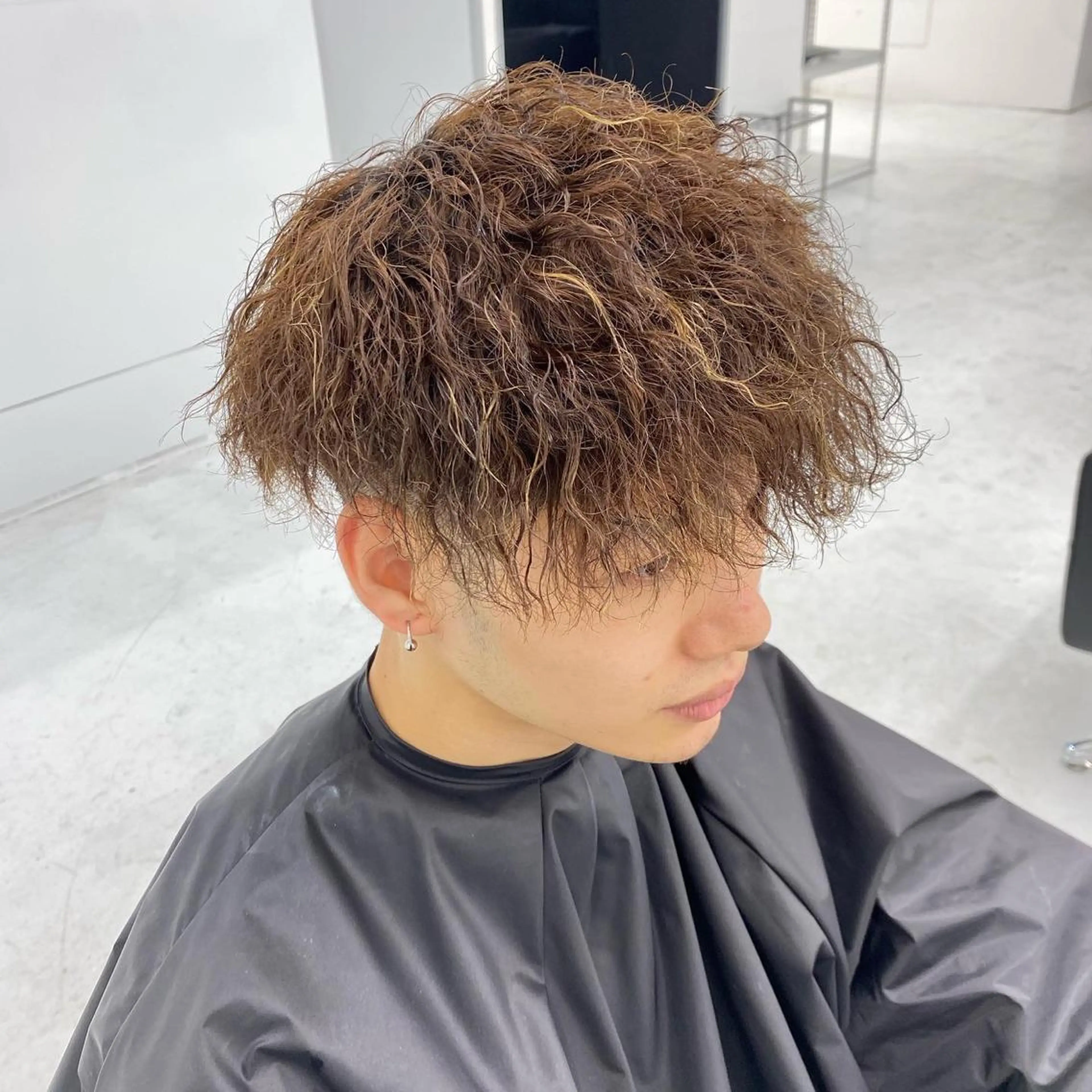 ミディアム パーマ メンズ 豊崎 佑輔のヘアスタイル